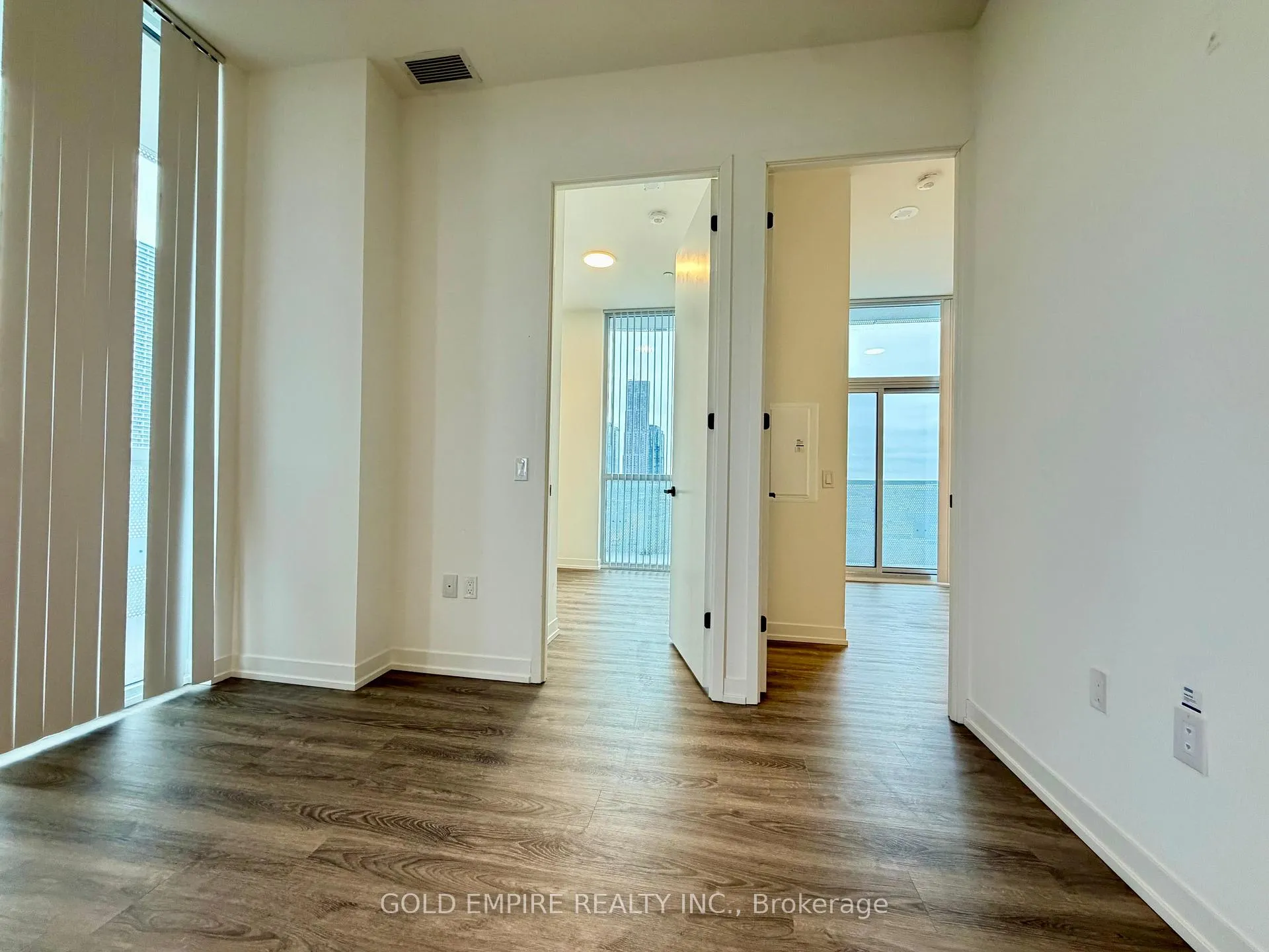 Photo 13 of Unit 609, 8 Interchange Way, Vaughan, Vaughan Corporate Centre — HOMEH
