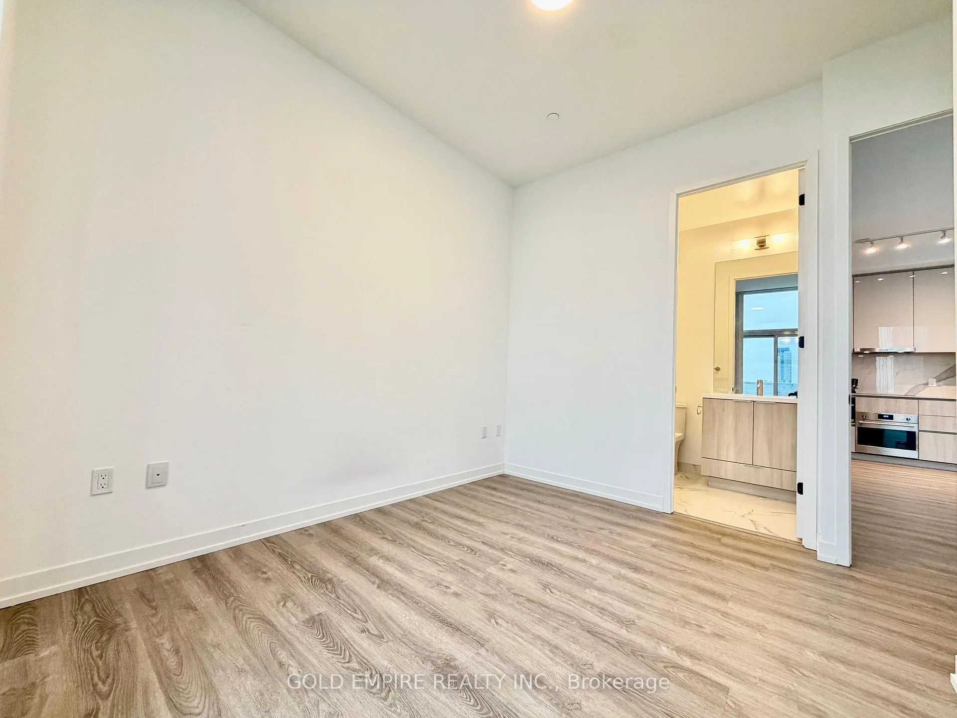 Photo 16 of Unit 609, 8 Interchange Way, Vaughan, Vaughan Corporate Centre — HOMEH