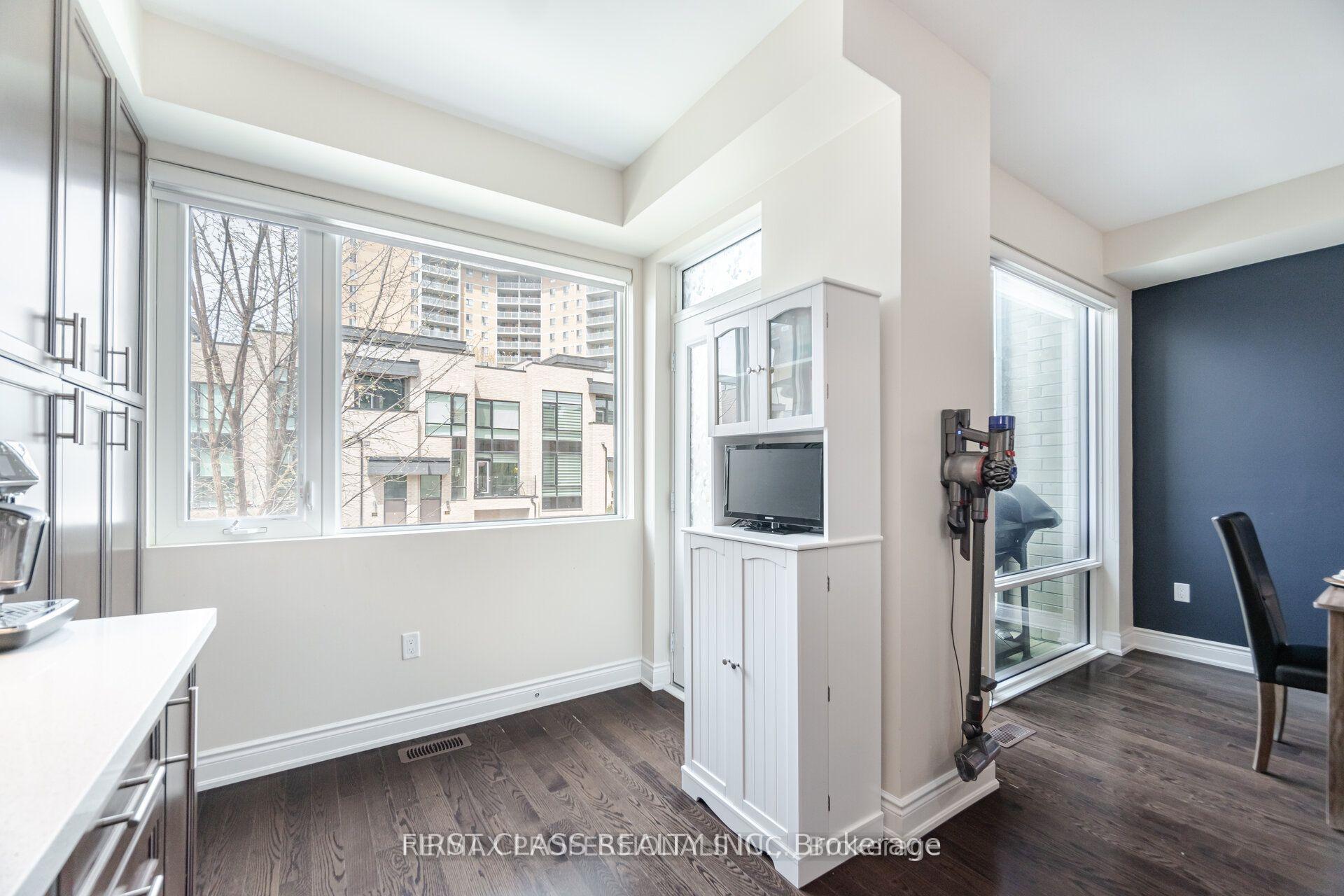 Photo 4 of 31 Pony Farm Drive, Etobicoke, Willowridge-Martingrove-Richview — HOMEH