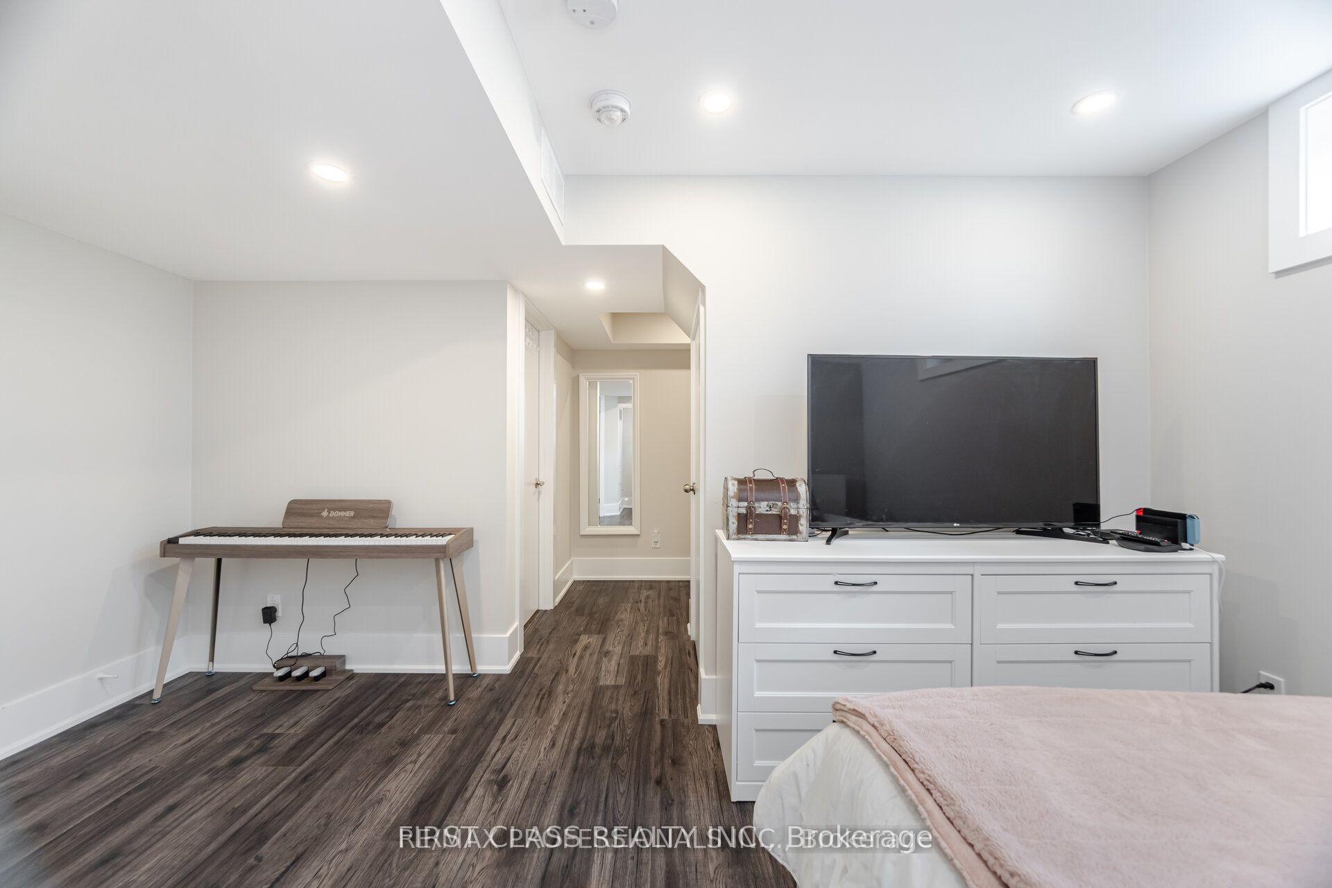 Photo 15 of 31 Pony Farm Drive, Etobicoke, Willowridge-Martingrove-Richview — HOMEH