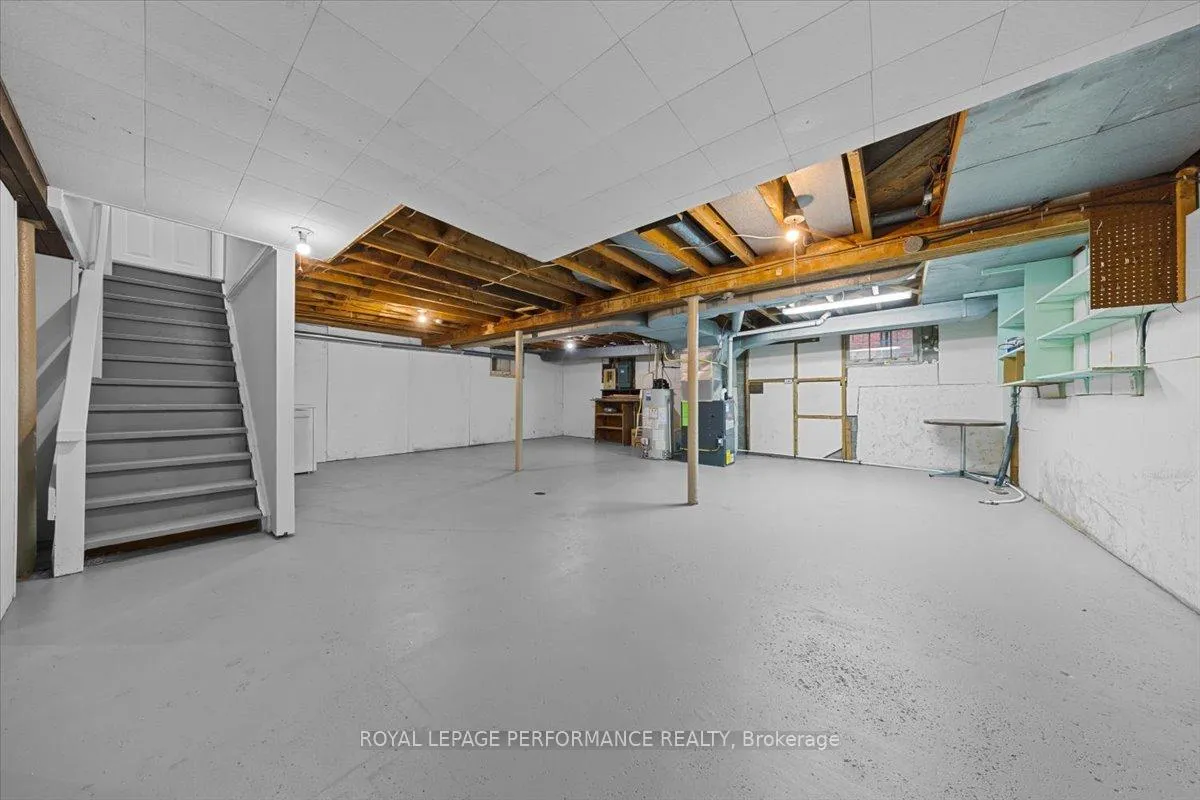 Photo 211 of 234 Knox Crescent, Ottawa, Riverview Park — HOMEH