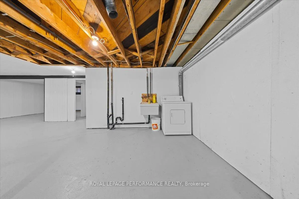 Photo 221 of 234 Knox Crescent, Ottawa, Riverview Park — HOMEH