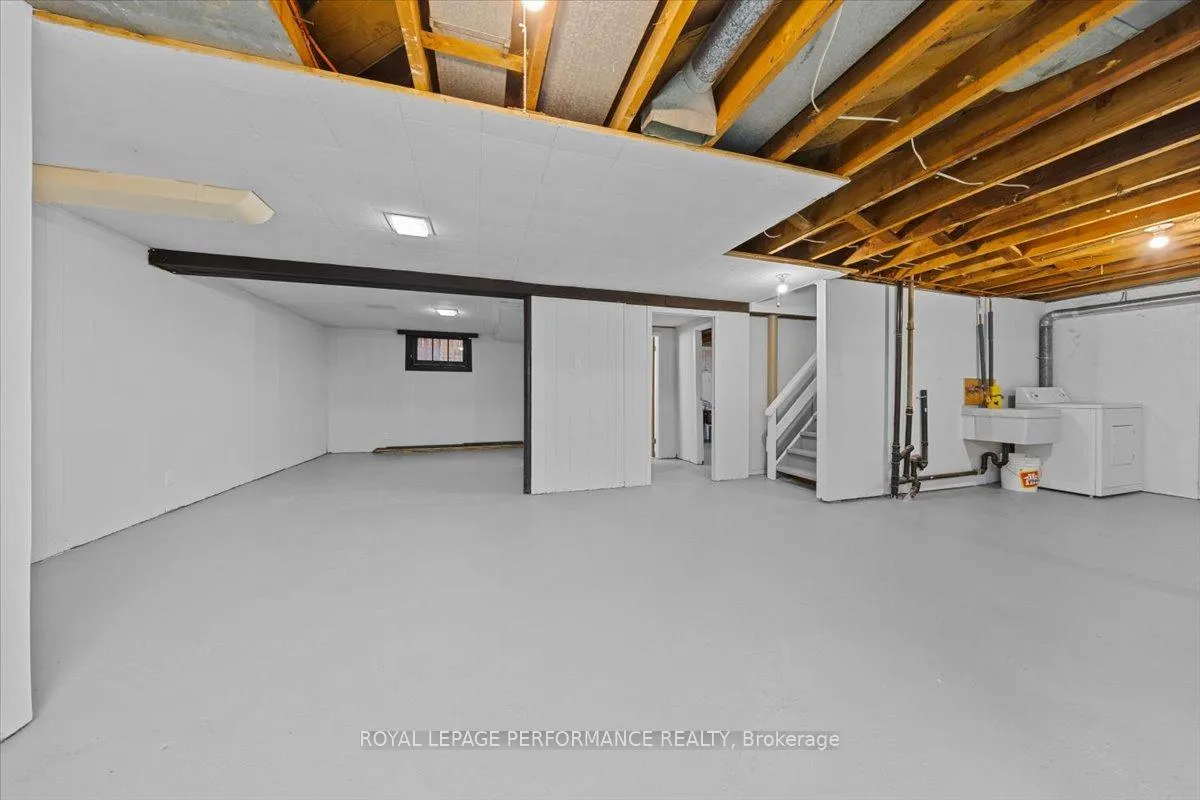 Photo 230 of 234 Knox Crescent, Ottawa, Riverview Park — HOMEH