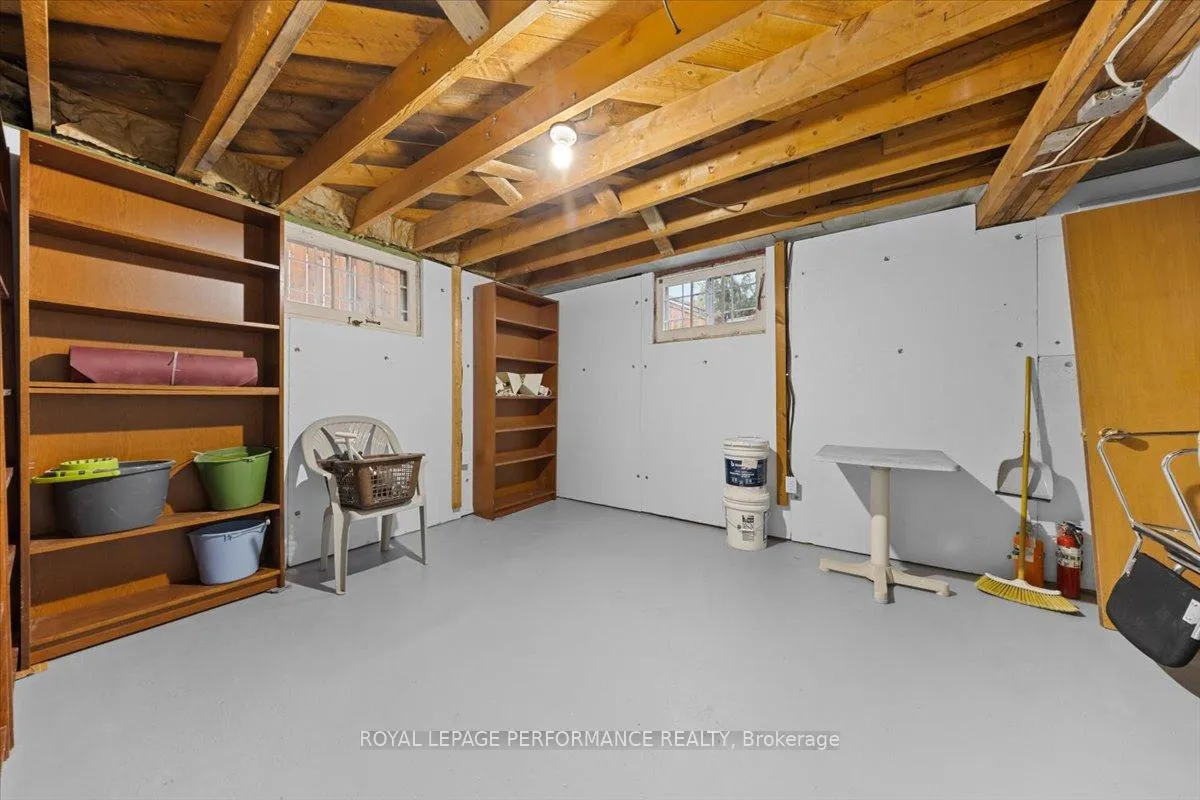 Photo 235 of 234 Knox Crescent, Ottawa, Riverview Park — HOMEH