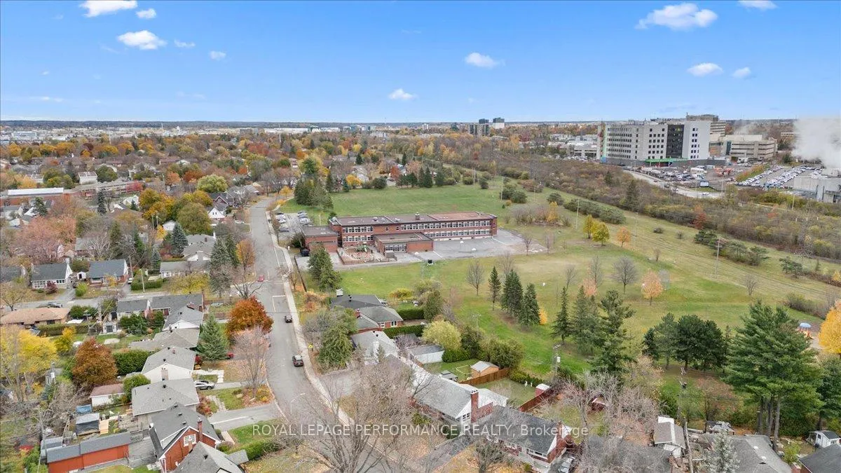 Photo 318 of 234 Knox Crescent, Ottawa, Riverview Park — HOMEH