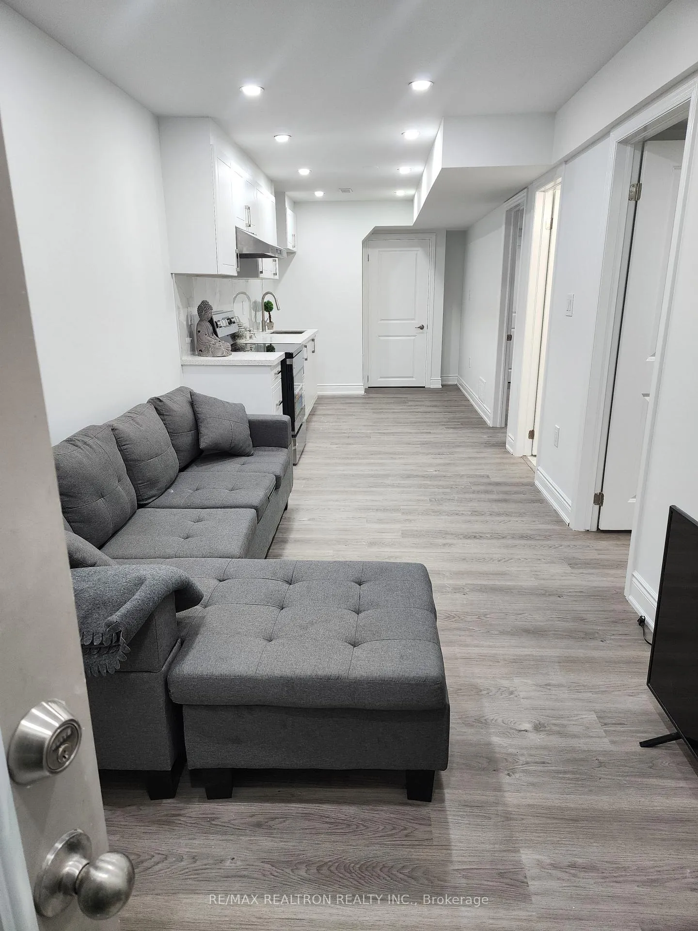 Photo 3 of 15 Mccourt Drive, Ajax, South East — HOMEH