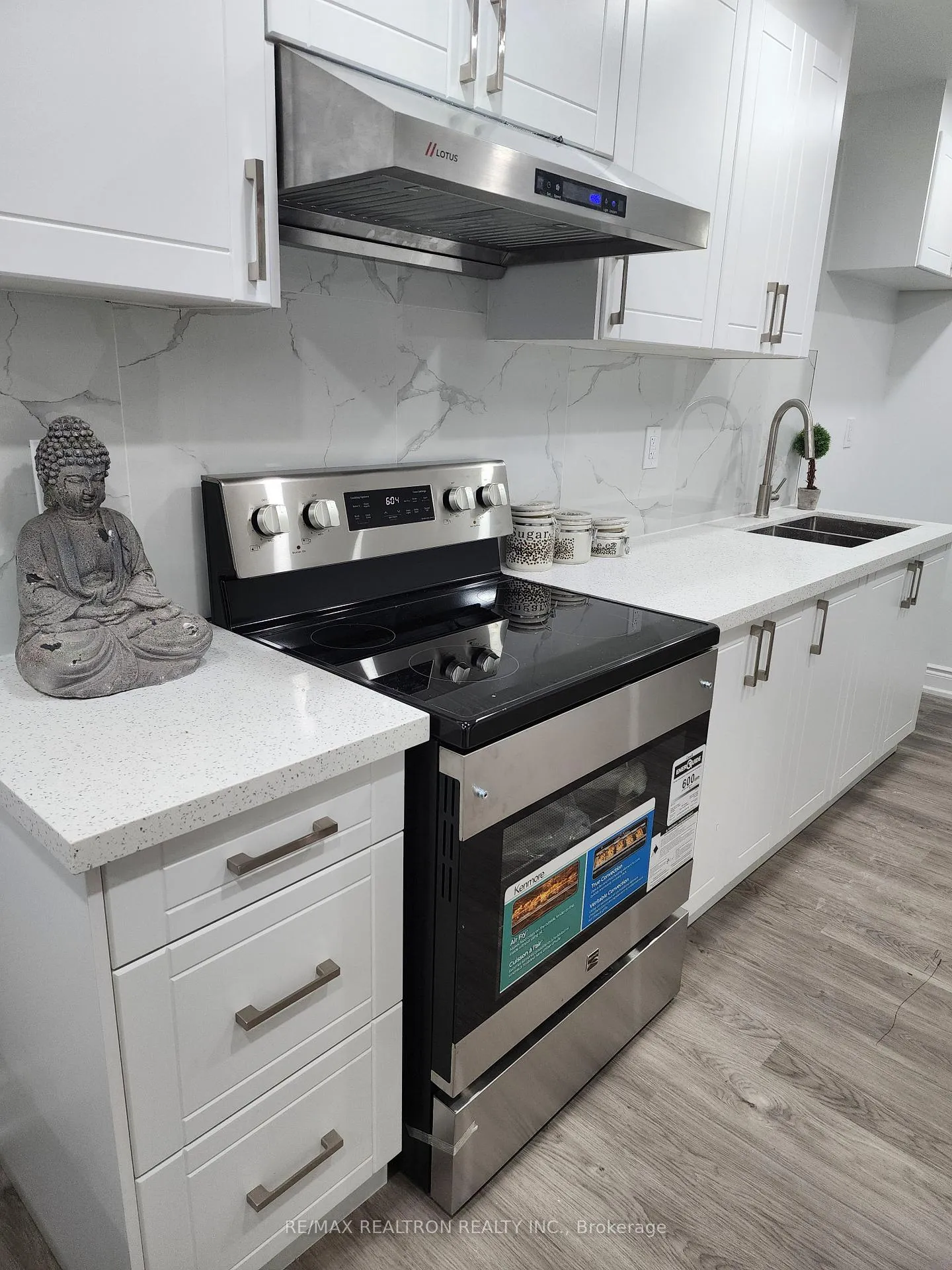 Photo 5 of 15 Mccourt Drive, Ajax, South East — HOMEH