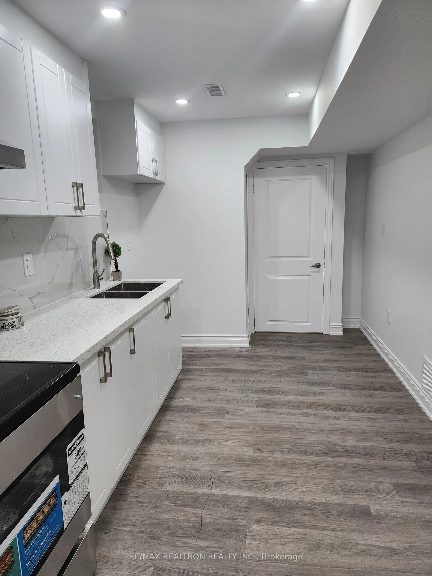 Photo 6 of 15 Mccourt Drive, Ajax, South East — HOMEH