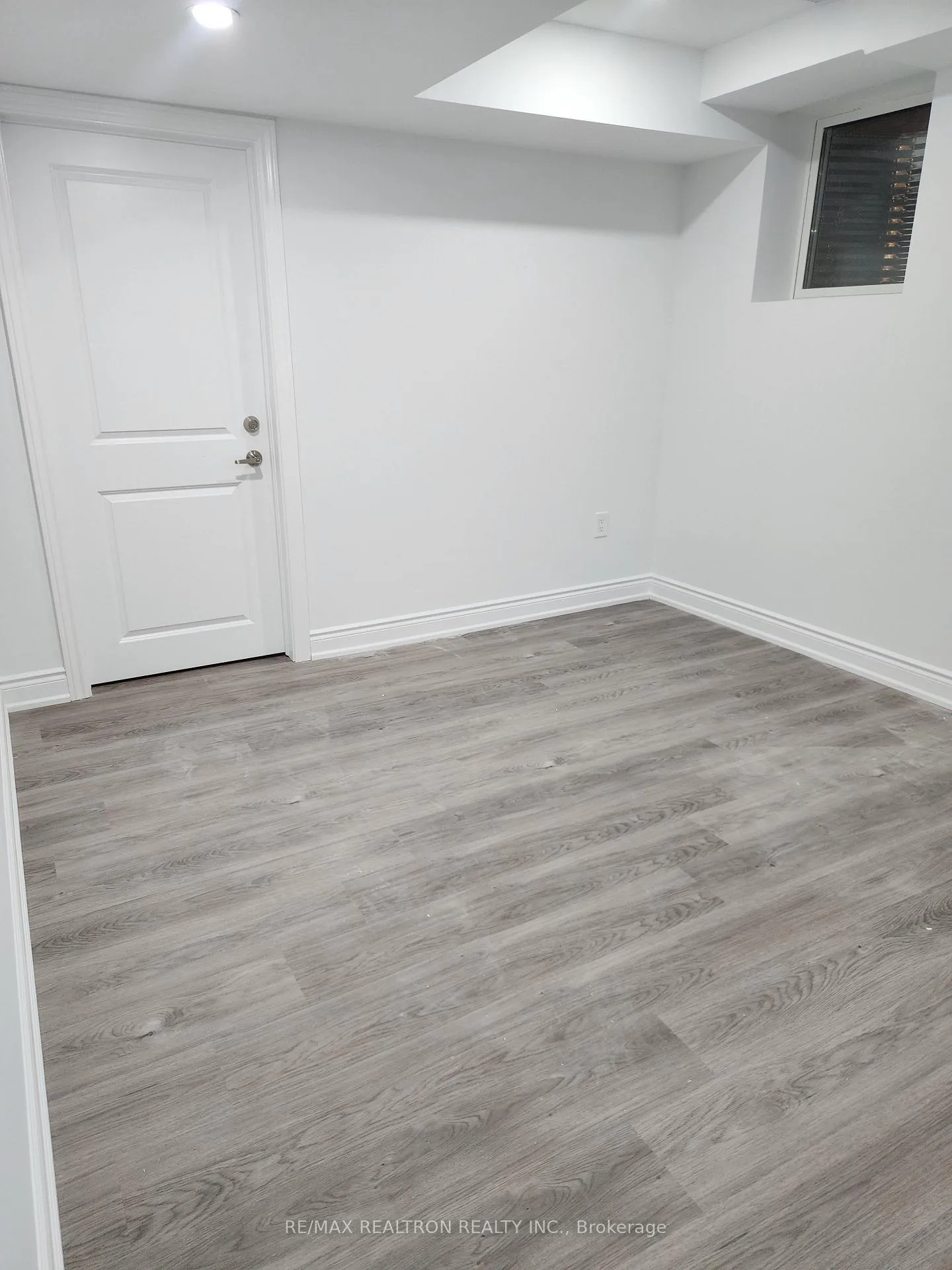 Photo 8 of 15 Mccourt Drive, Ajax, South East — HOMEH
