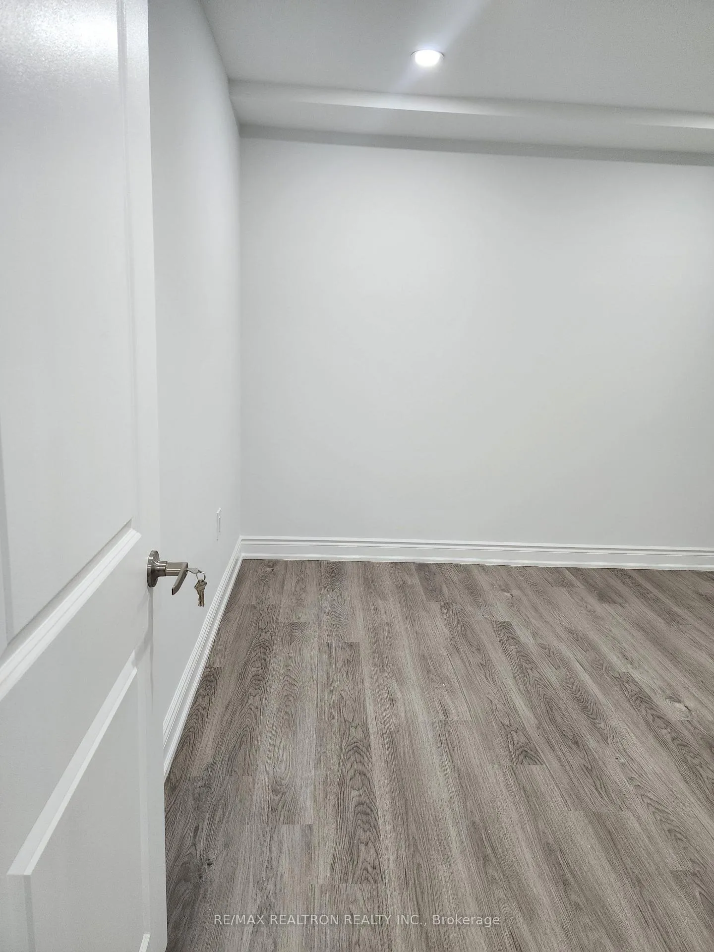 Photo 15 of 15 Mccourt Drive, Ajax, South East — HOMEH