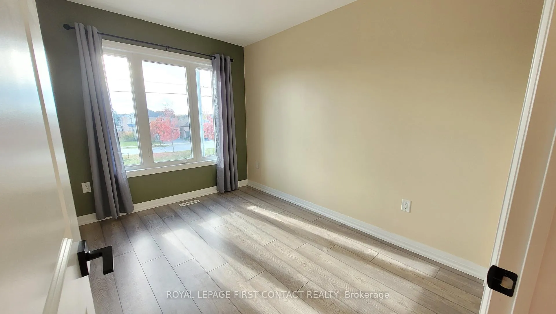 Photo 19 of 31 Fairlane Avenue, Barrie, Painswick South — HOMEH