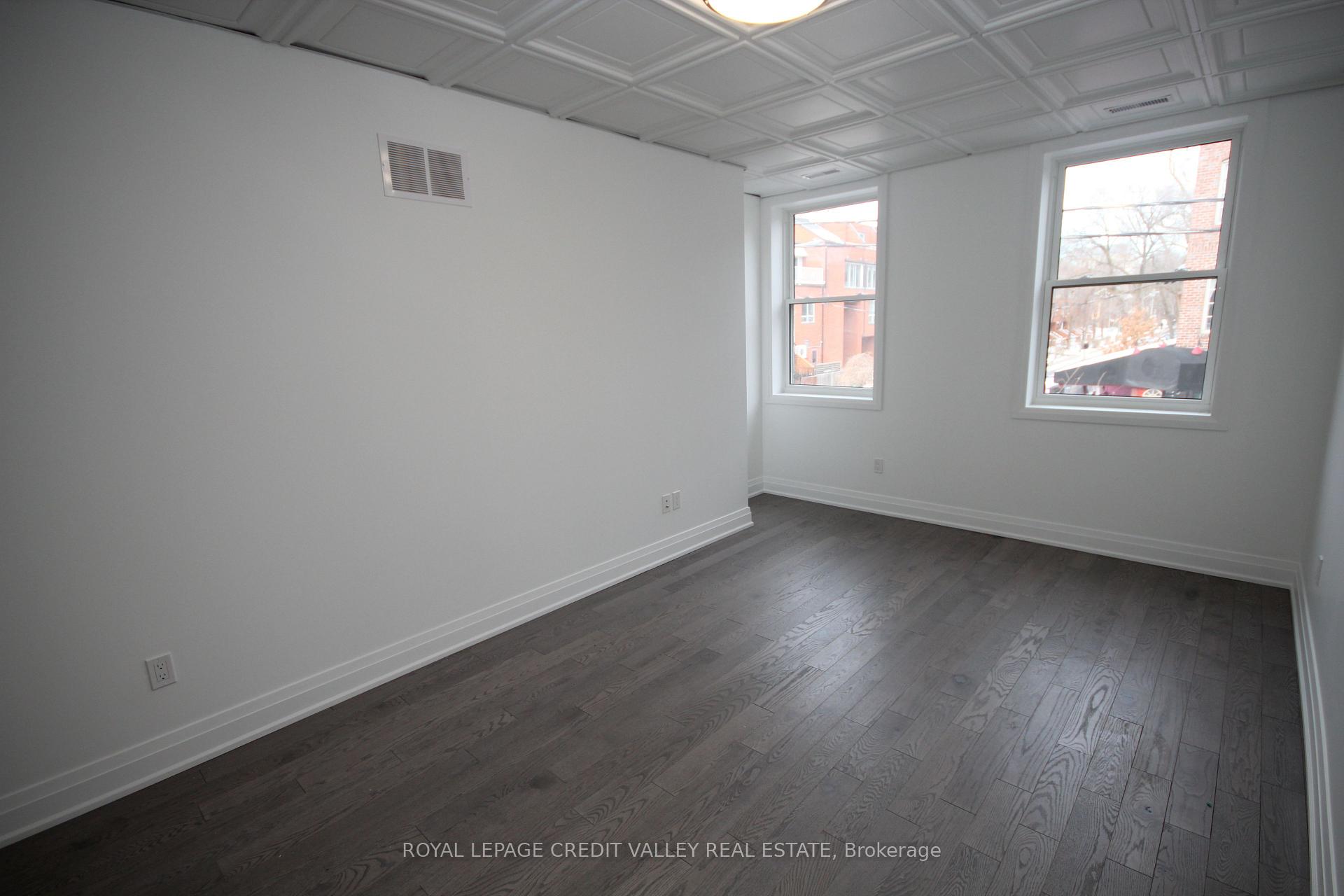 Photo 7 of Unit Upper, 31 Baldwin Street, Toronto, Kensington-Chinatown — HOMEH