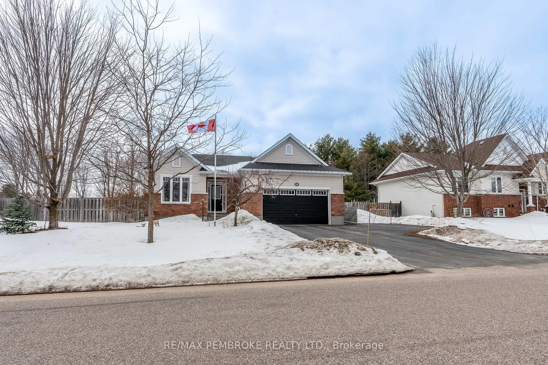 Photo 2 of 14 Bedard Boulevard, Petawawa — HOMEH