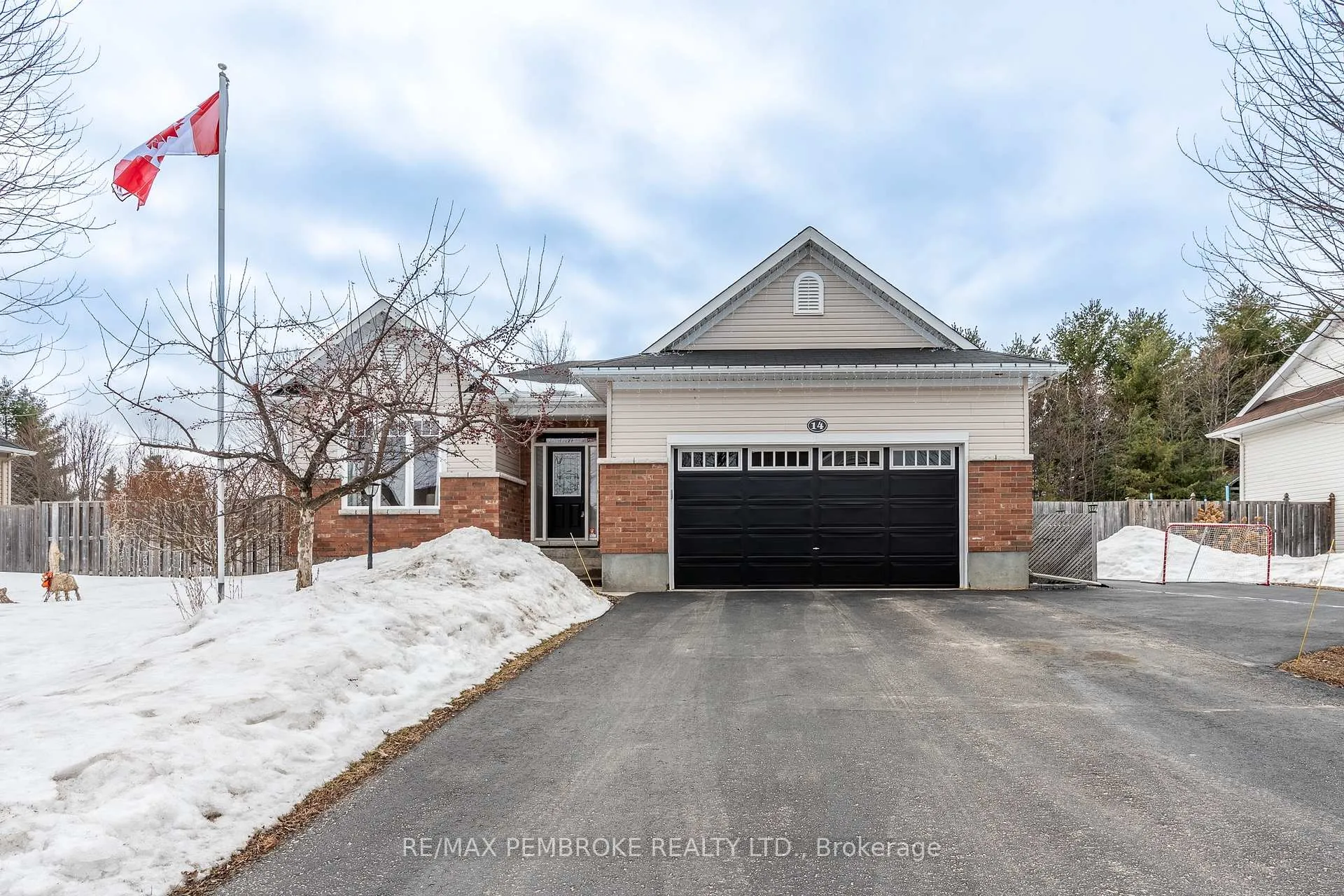 Photo 3 of 14 Bedard Boulevard, Petawawa — HOMEH