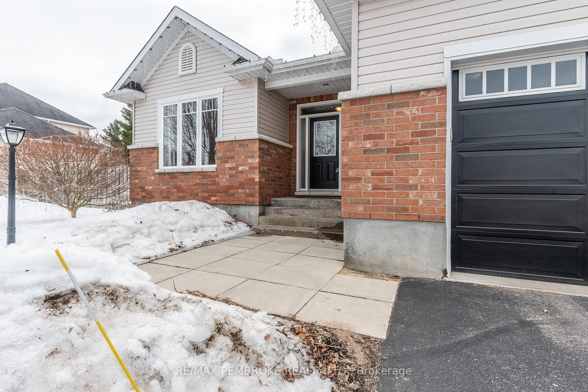 Photo 4 of 14 Bedard Boulevard, Petawawa — HOMEH