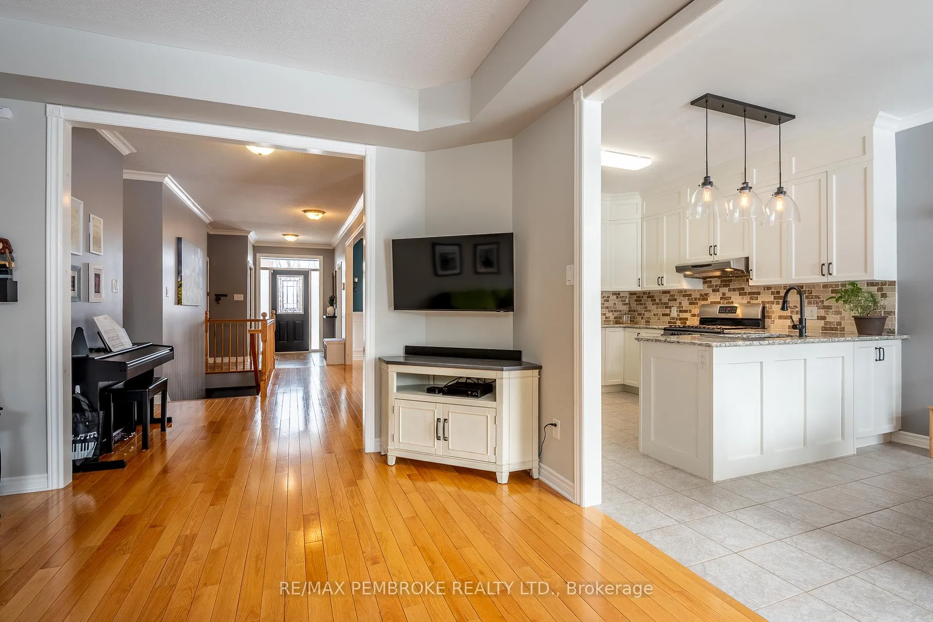 Photo 13 of 14 Bedard Boulevard, Petawawa — HOMEH