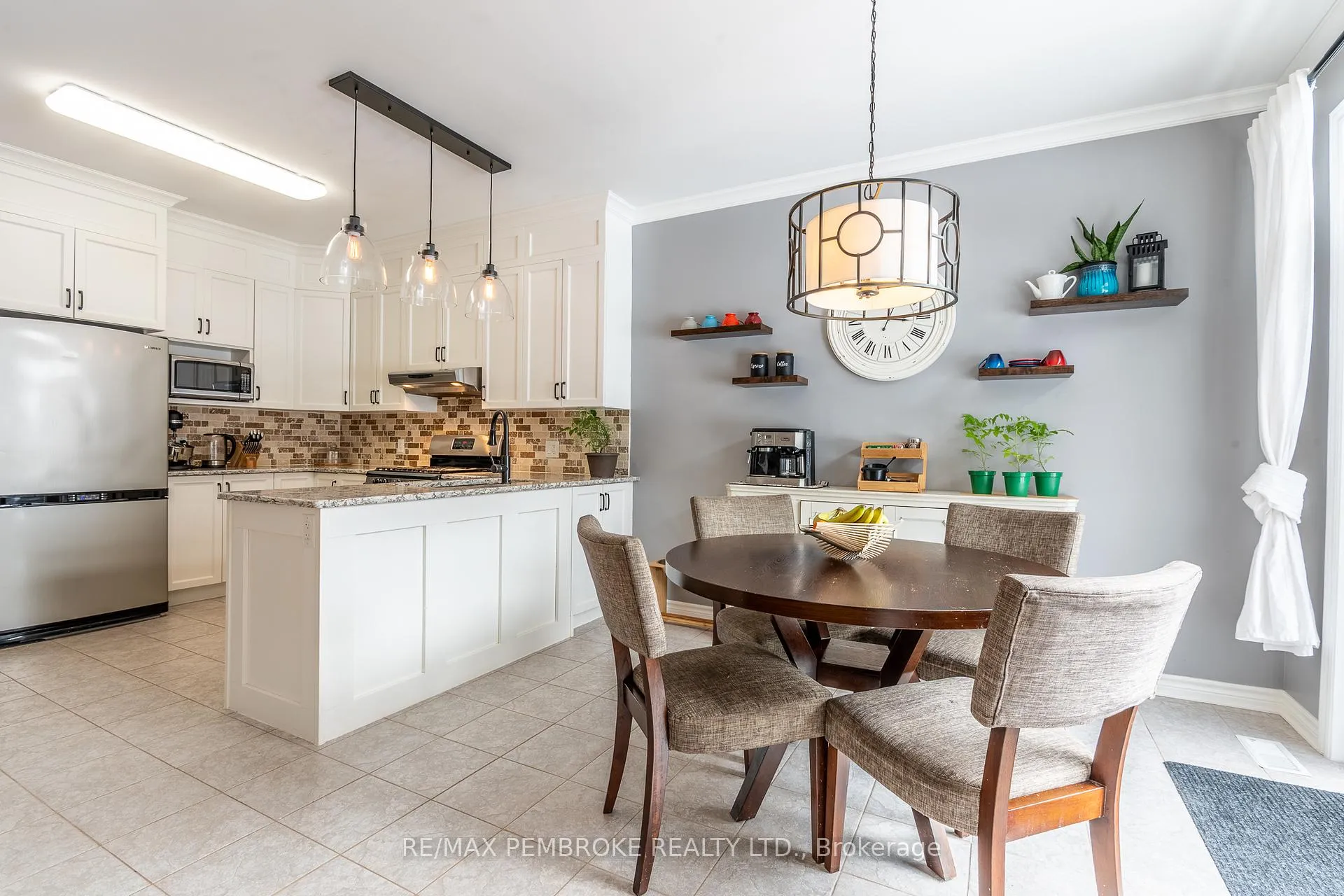 Photo 15 of 14 Bedard Boulevard, Petawawa — HOMEH