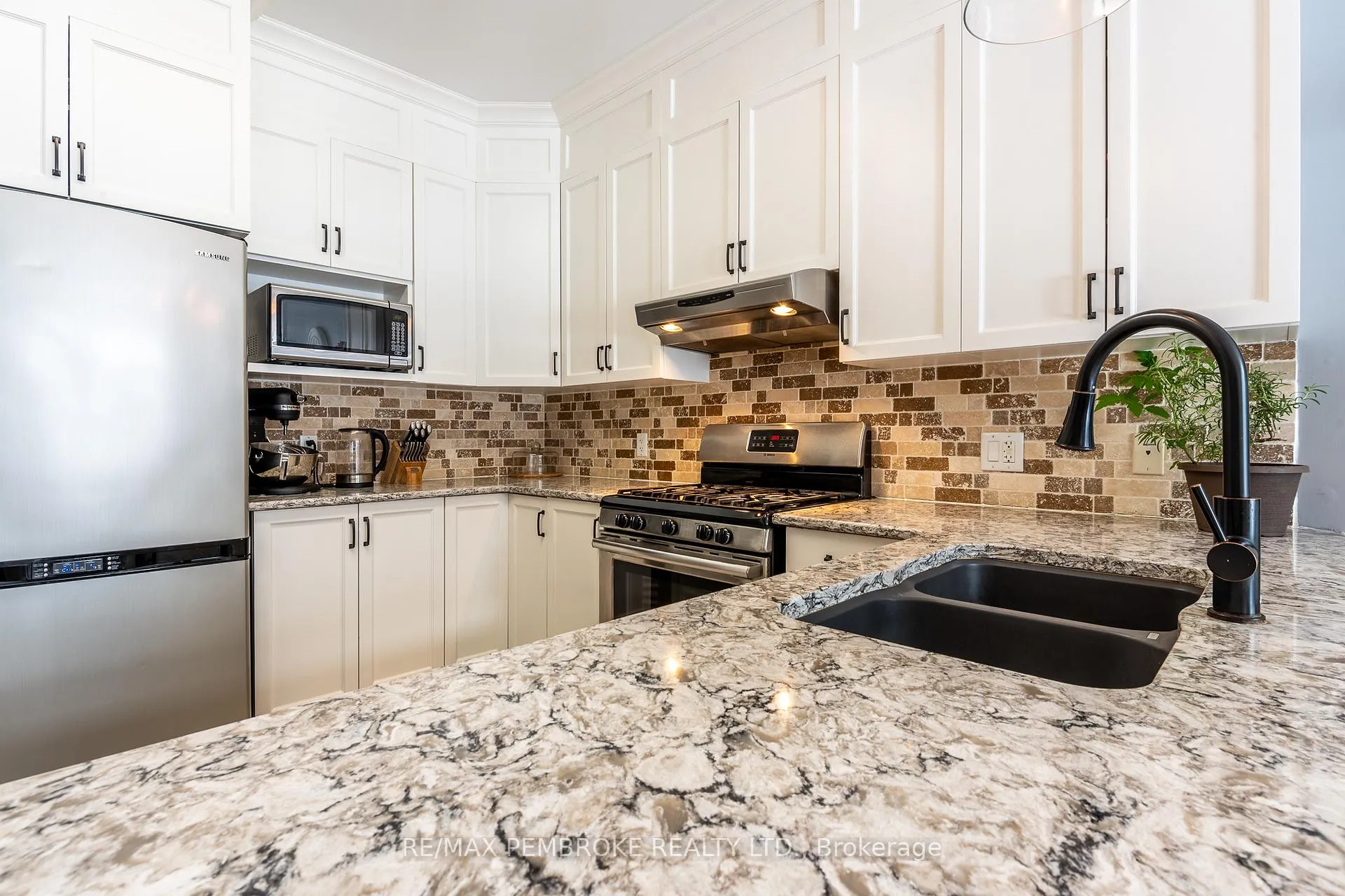 Photo 16 of 14 Bedard Boulevard, Petawawa — HOMEH