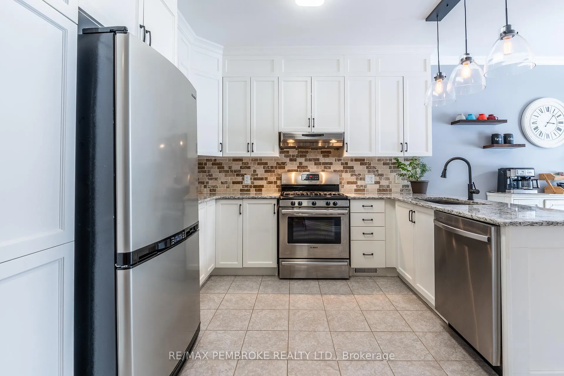 Photo 18 of 14 Bedard Boulevard, Petawawa — HOMEH
