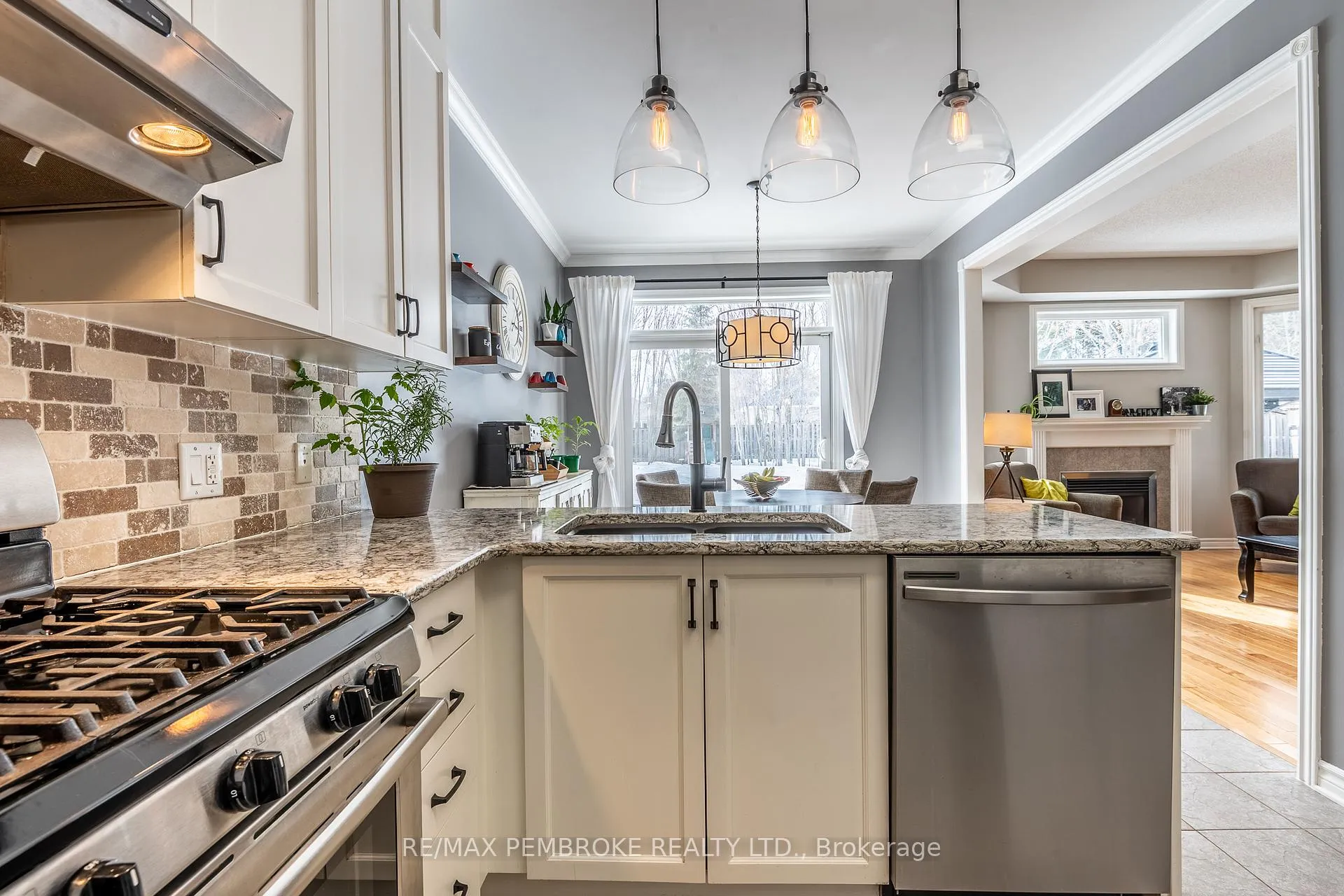 Photo 19 of 14 Bedard Boulevard, Petawawa — HOMEH