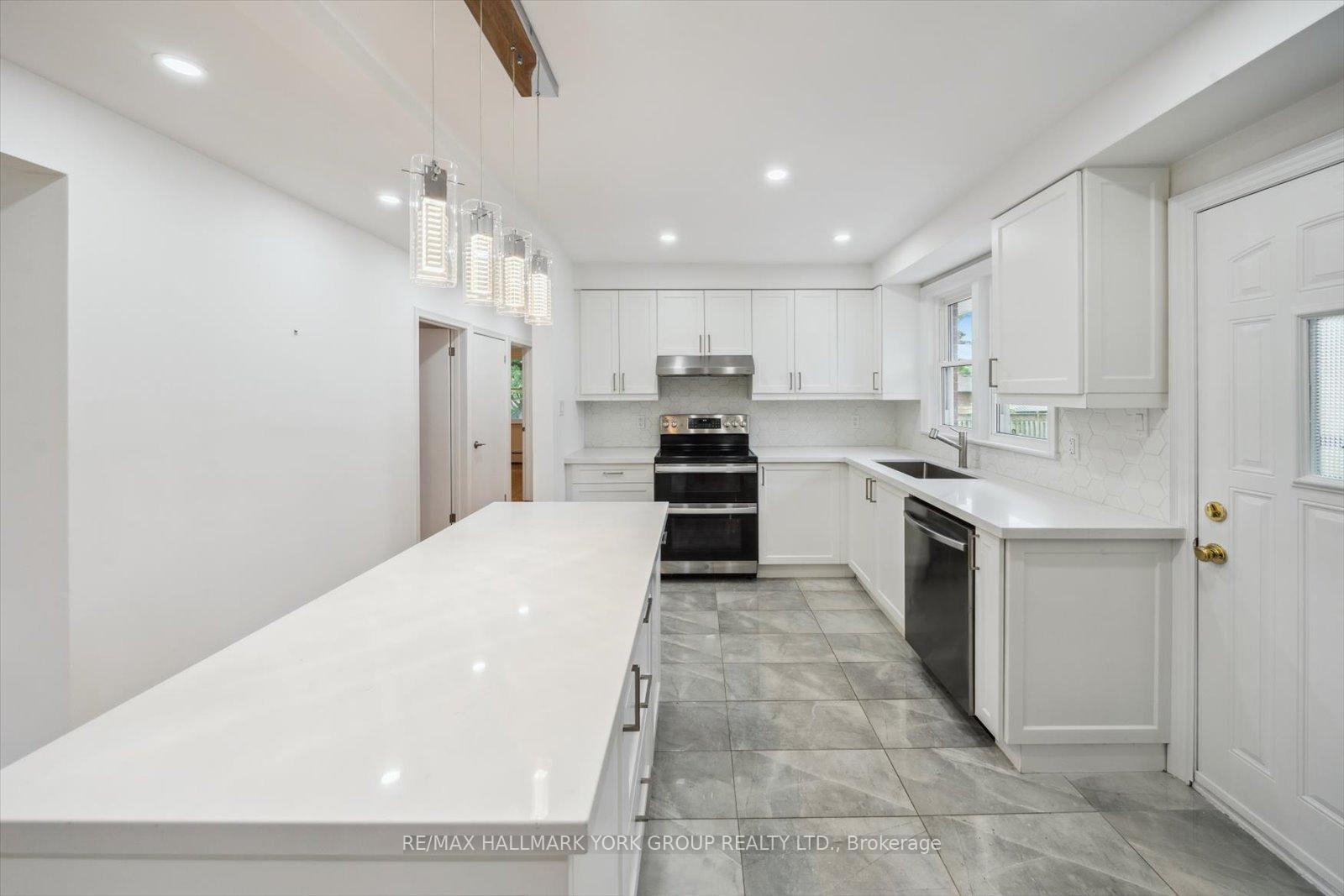 Photo 2 of 35 Winnipeg Road, Etobicoke, Kingsview Village-The Westway — HOMEH