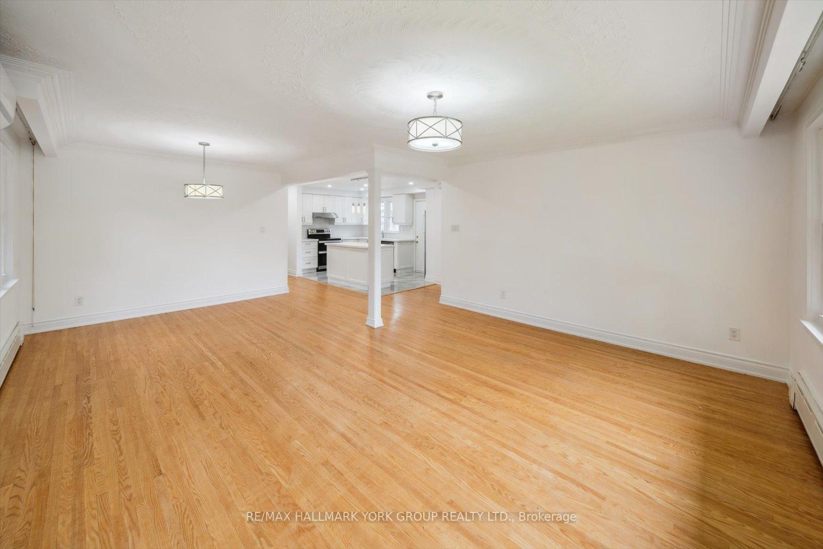 Photo 7 of 35 Winnipeg Road, Etobicoke, Kingsview Village-The Westway — HOMEH
