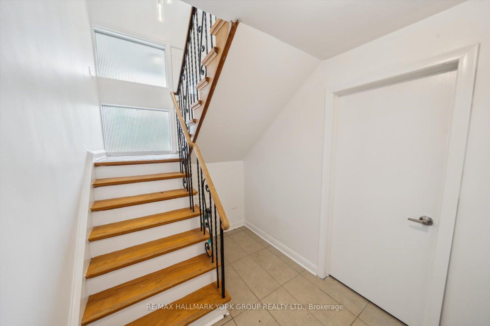 Photo 14 of 35 Winnipeg Road, Etobicoke, Kingsview Village-The Westway — HOMEH