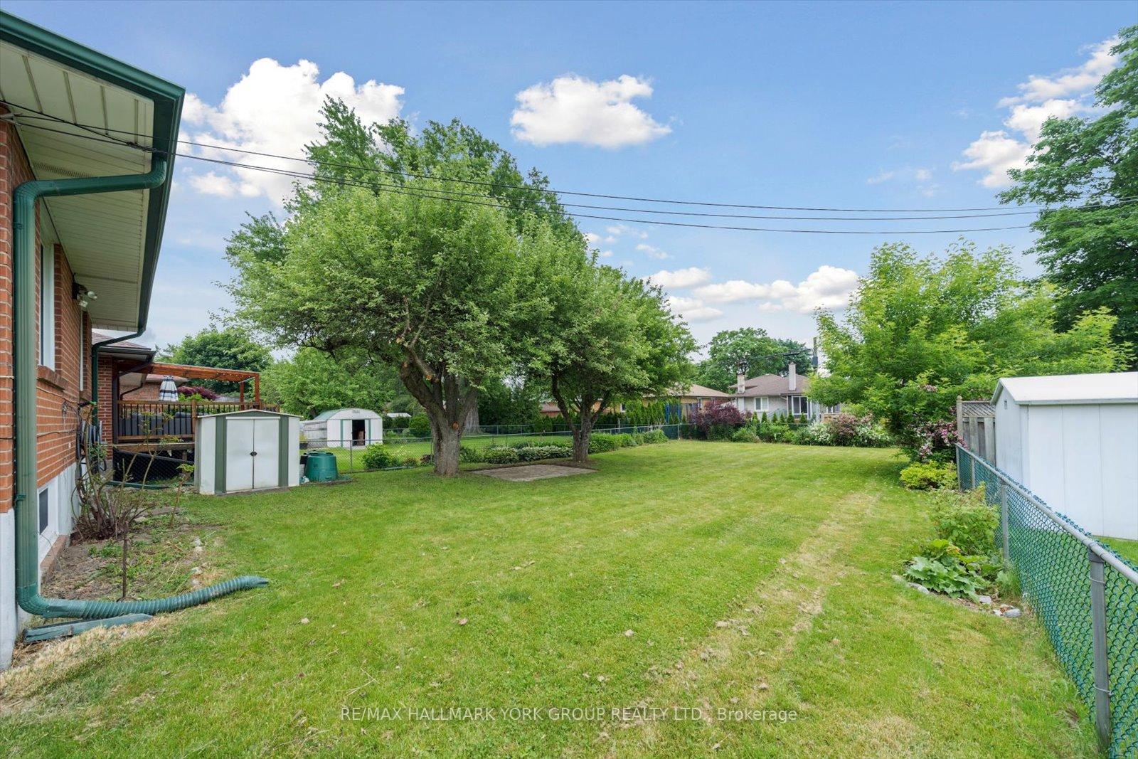 Photo 15 of 35 Winnipeg Road, Etobicoke, Kingsview Village-The Westway — HOMEH