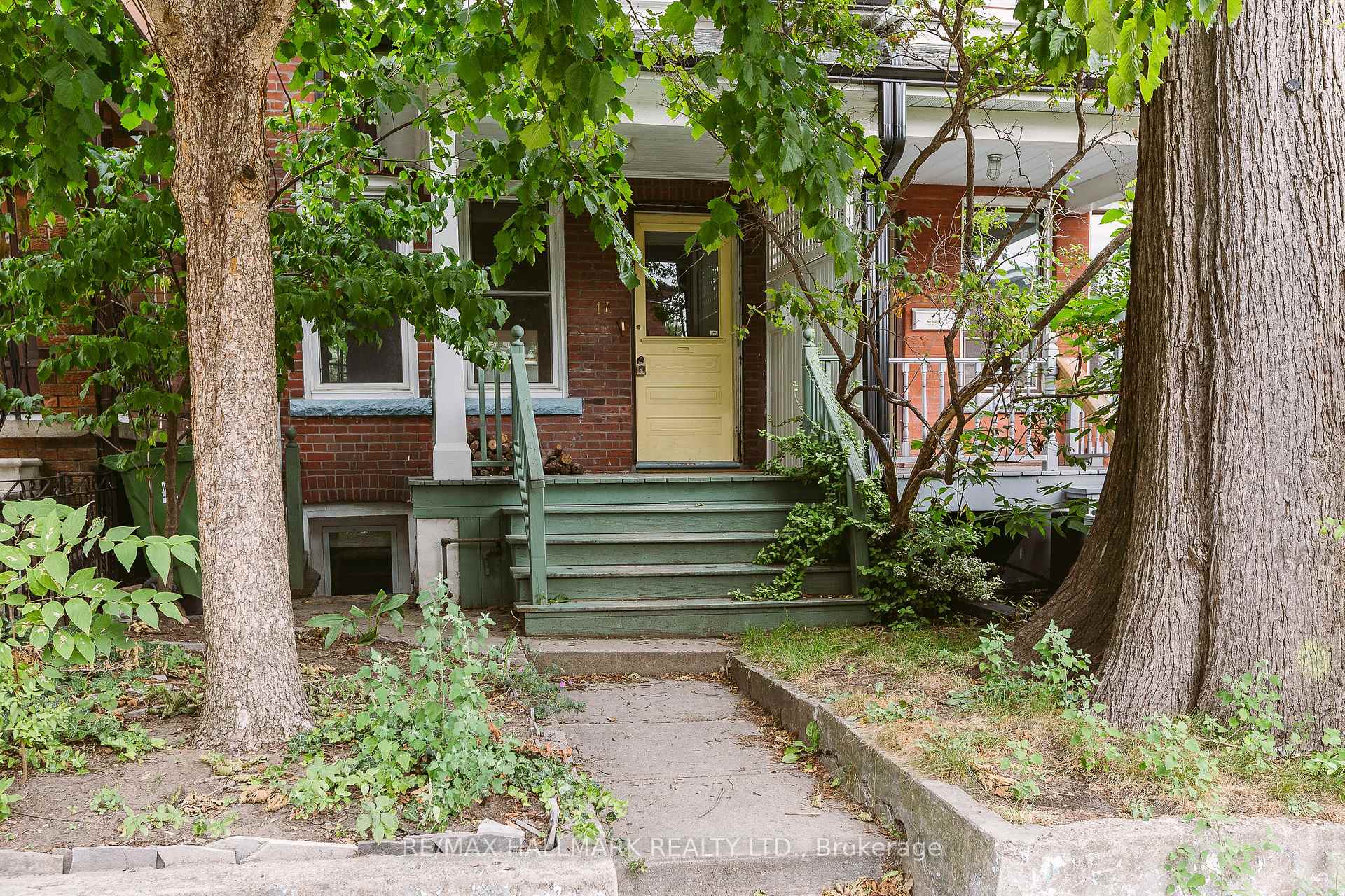 Photo 2 of 17 Grove Avenue, Toronto, Little Portugal — HOMEH