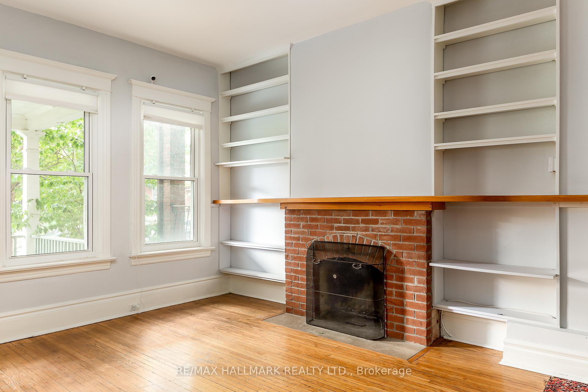 Photo 5 of 17 Grove Avenue, Toronto, Little Portugal — HOMEH