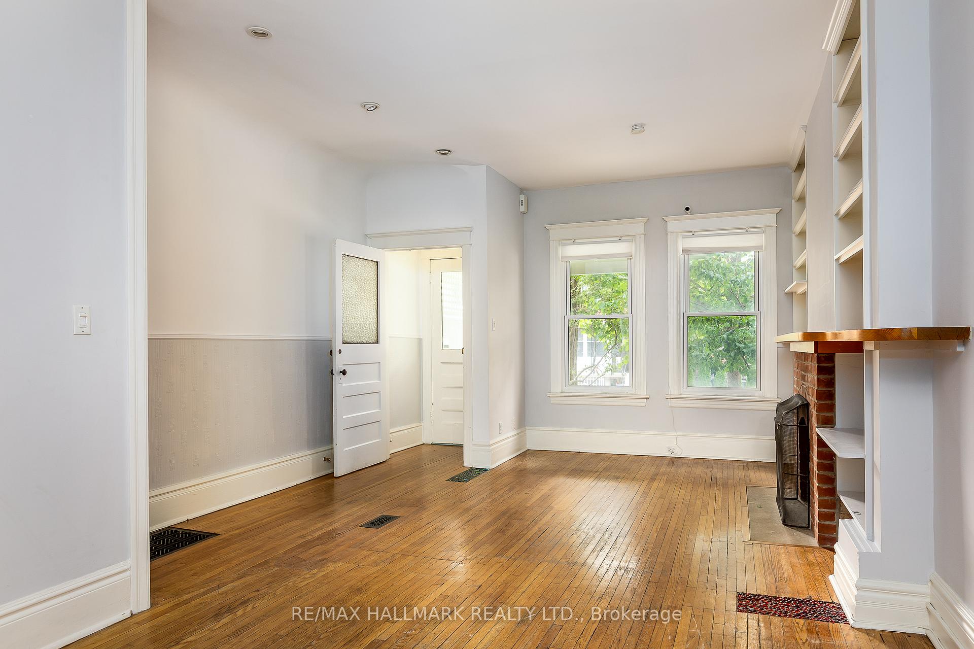 Photo 6 of 17 Grove Avenue, Toronto, Little Portugal — HOMEH