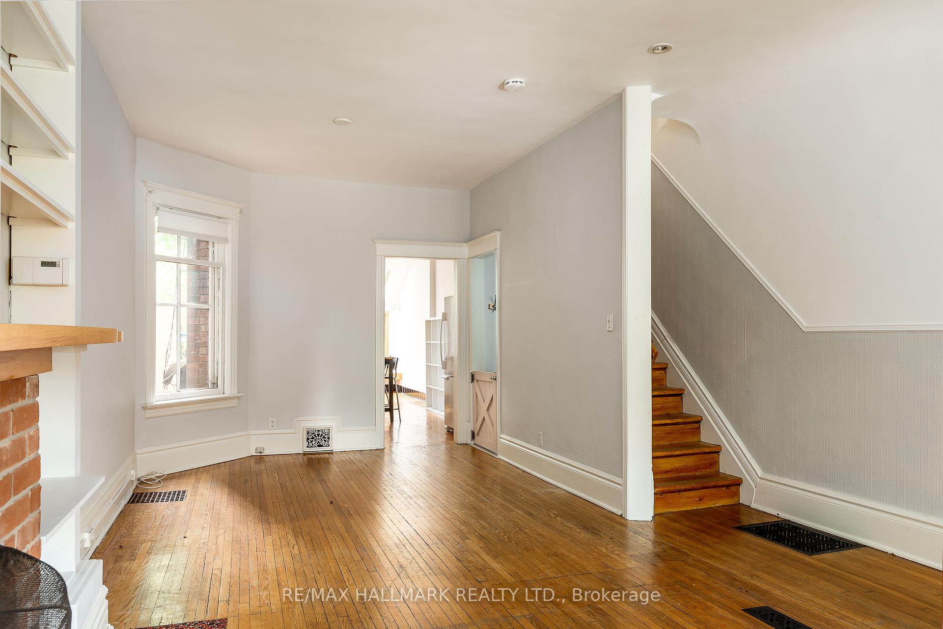 Photo 7 of 17 Grove Avenue, Toronto, Little Portugal — HOMEH