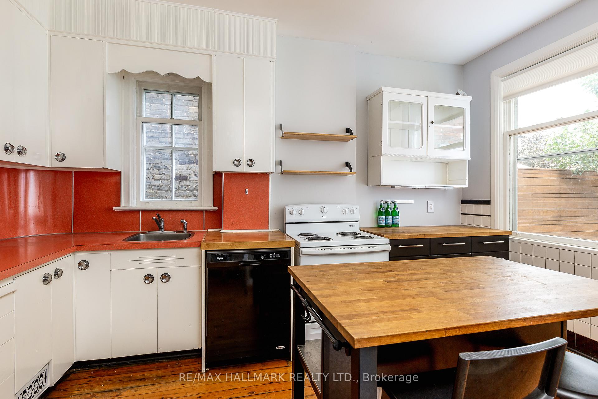 Photo 10 of 17 Grove Avenue, Toronto, Little Portugal — HOMEH