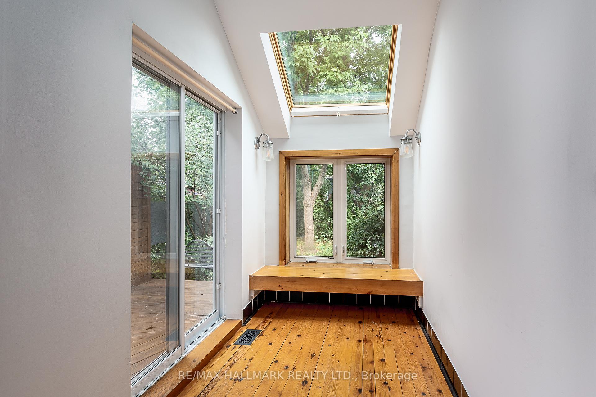 Photo 12 of 17 Grove Avenue, Toronto, Little Portugal — HOMEH