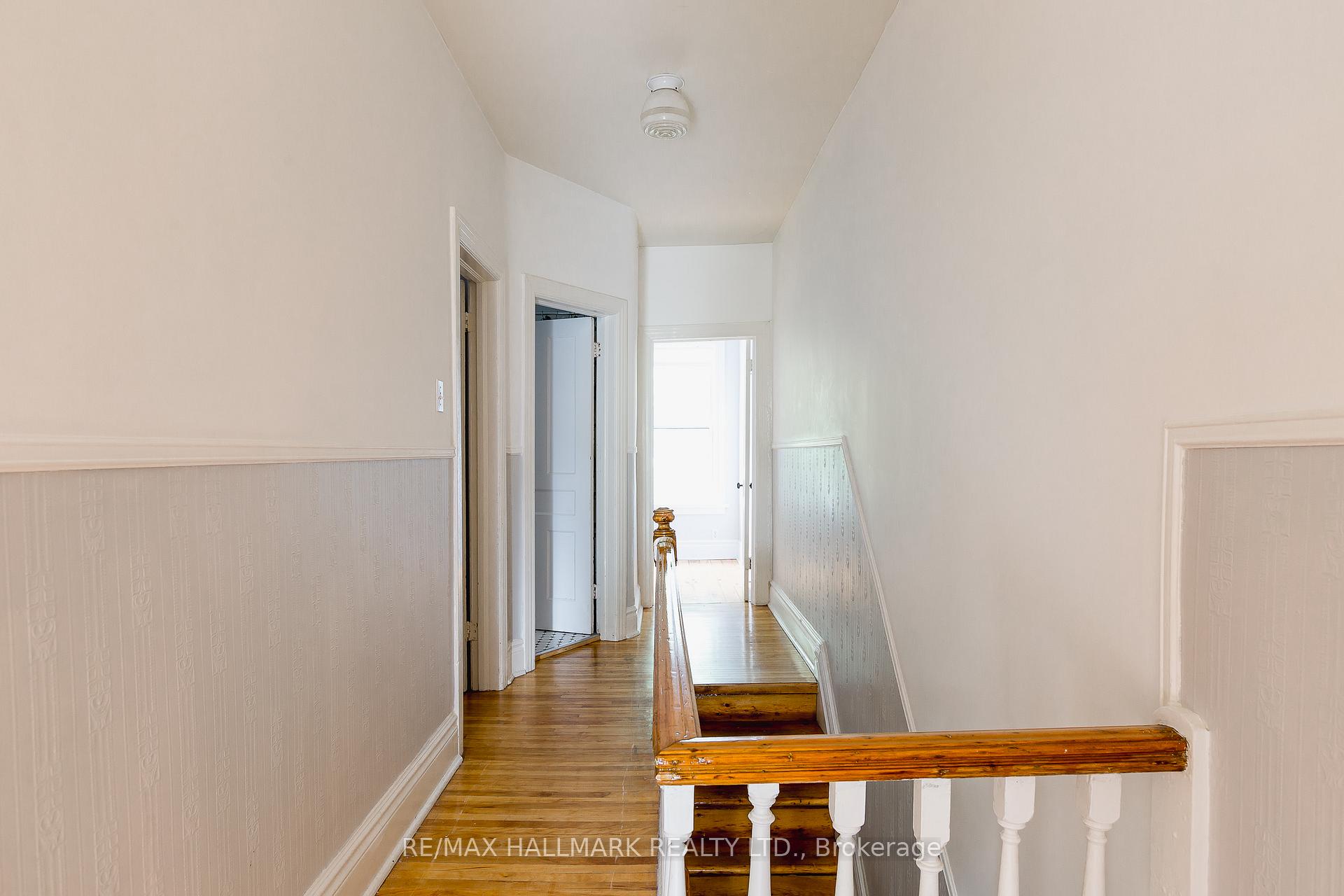 Photo 13 of 17 Grove Avenue, Toronto, Little Portugal — HOMEH