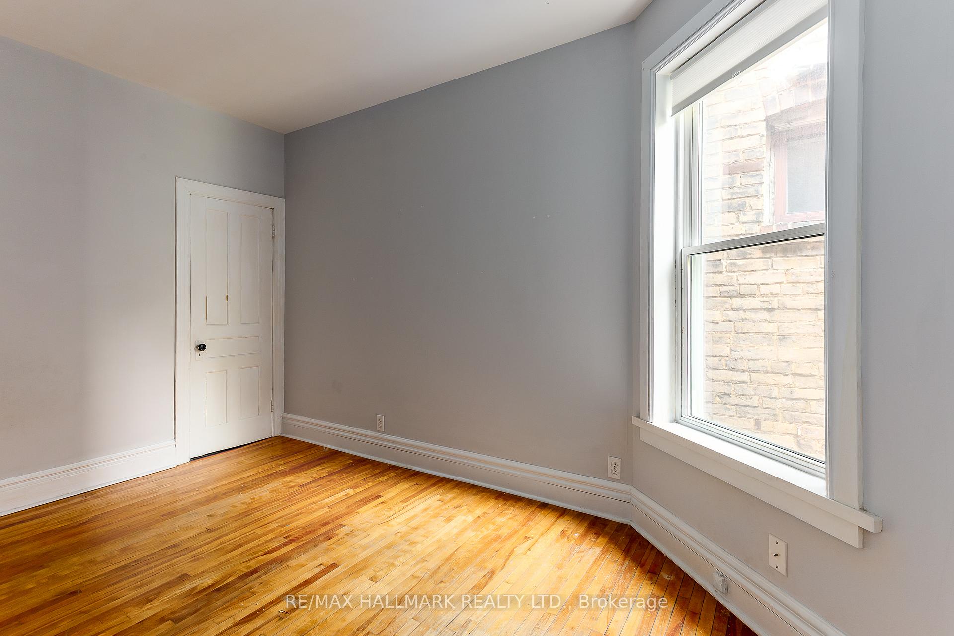 Photo 14 of 17 Grove Avenue, Toronto, Little Portugal — HOMEH