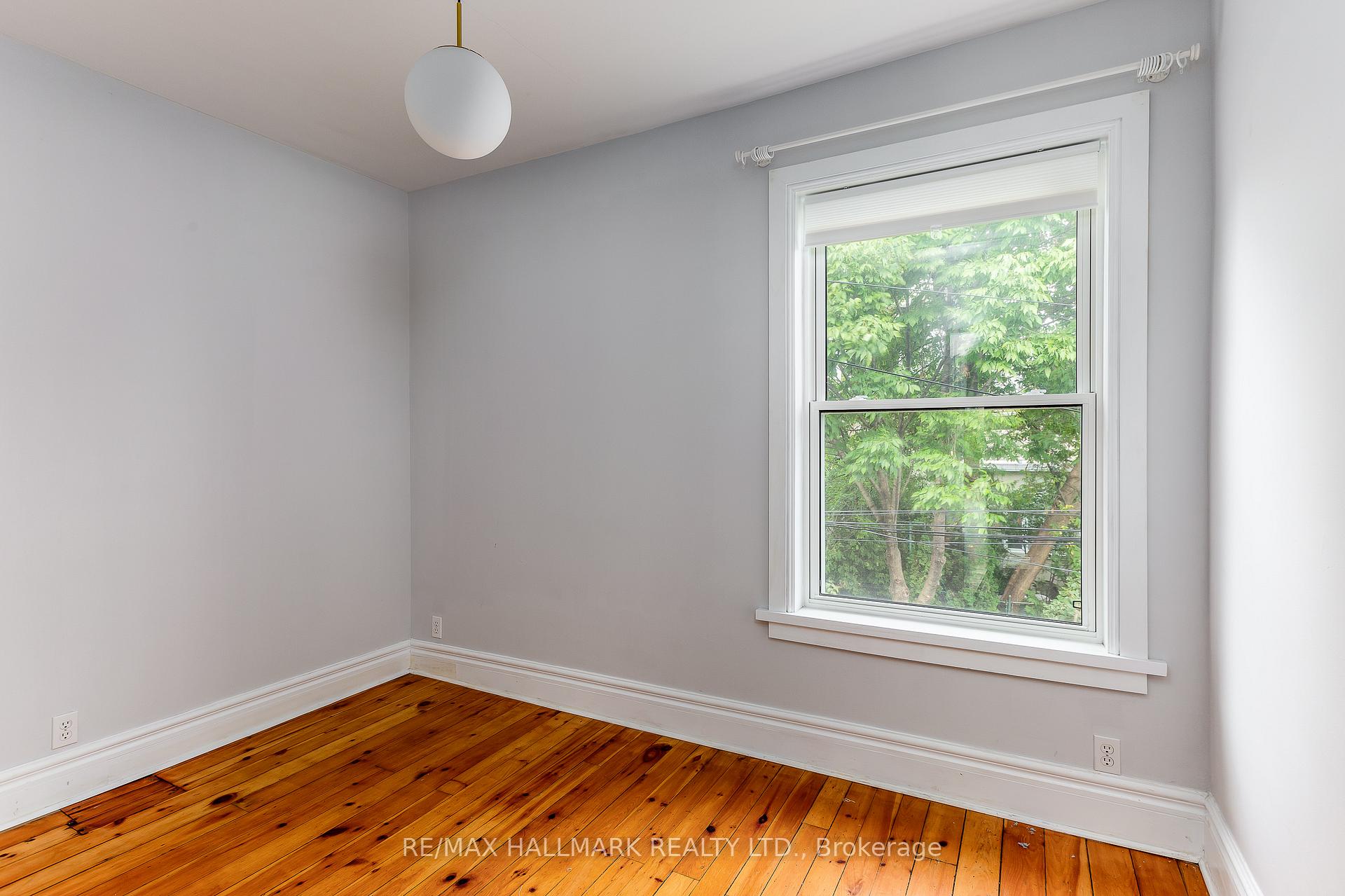 Photo 15 of 17 Grove Avenue, Toronto, Little Portugal — HOMEH