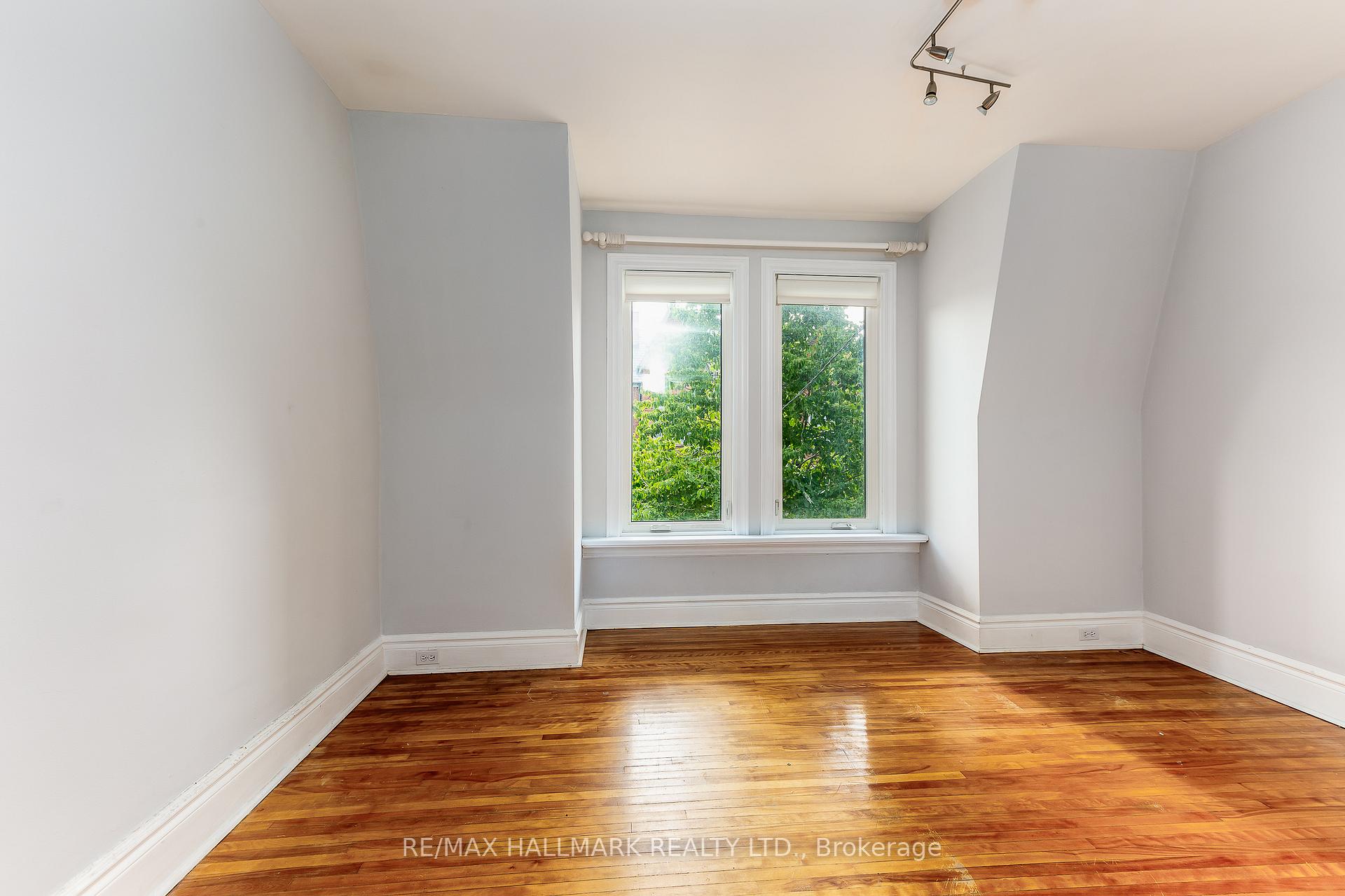 Photo 17 of 17 Grove Avenue, Toronto, Little Portugal — HOMEH