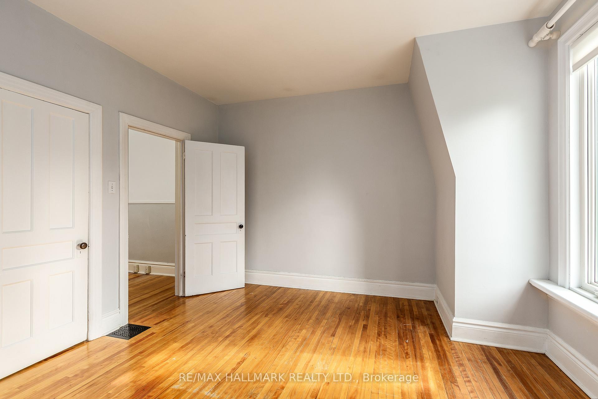Photo 18 of 17 Grove Avenue, Toronto, Little Portugal — HOMEH