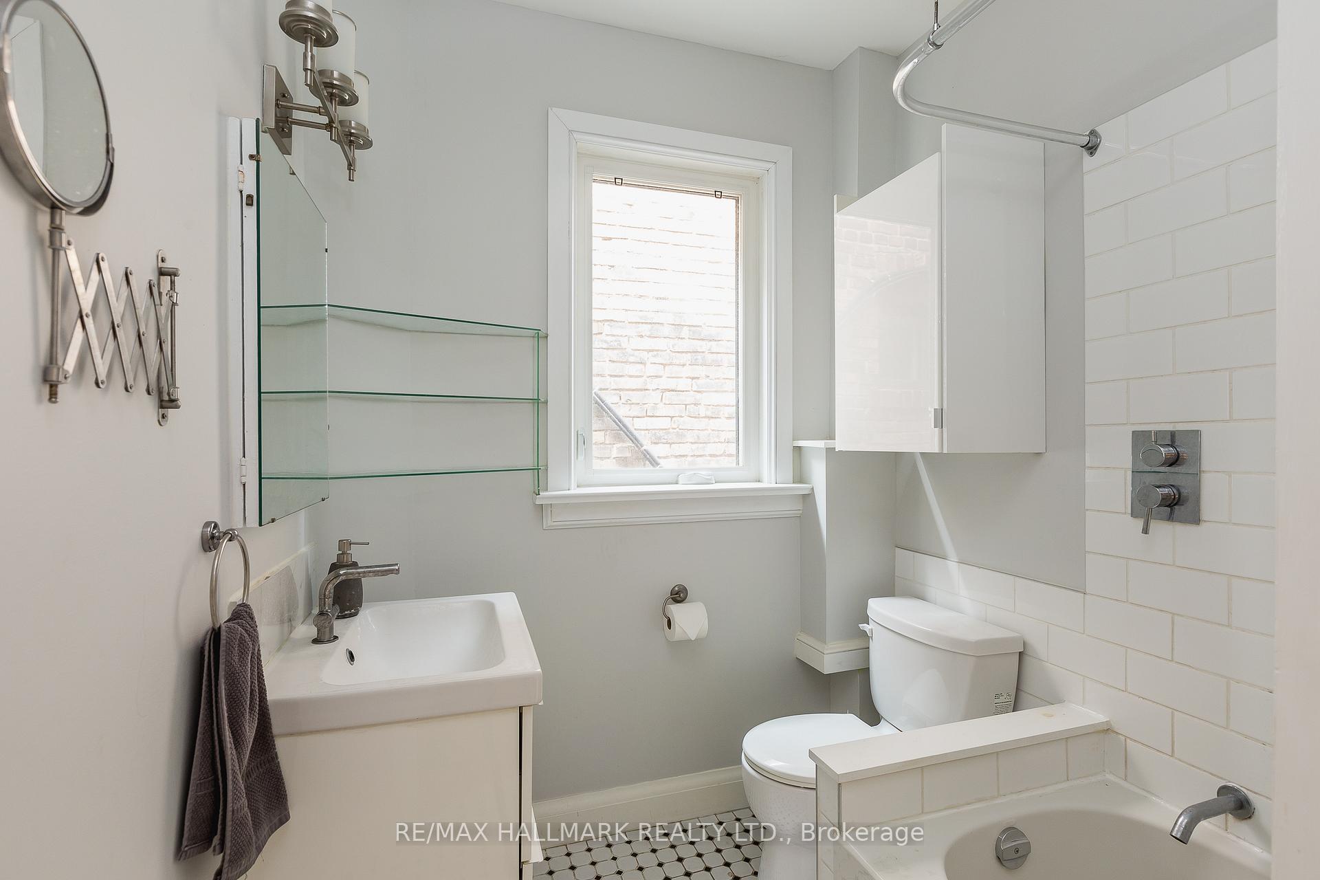 Photo 20 of 17 Grove Avenue, Toronto, Little Portugal — HOMEH