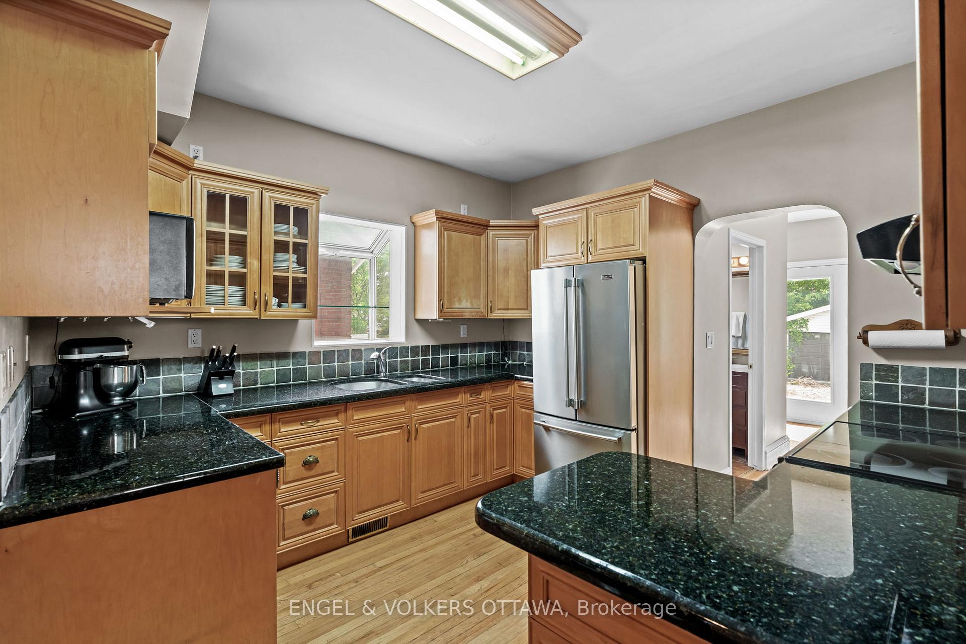 Photo 13 of 76 Huron Avenue N, Ottawa, Ottawa West — HOMEH