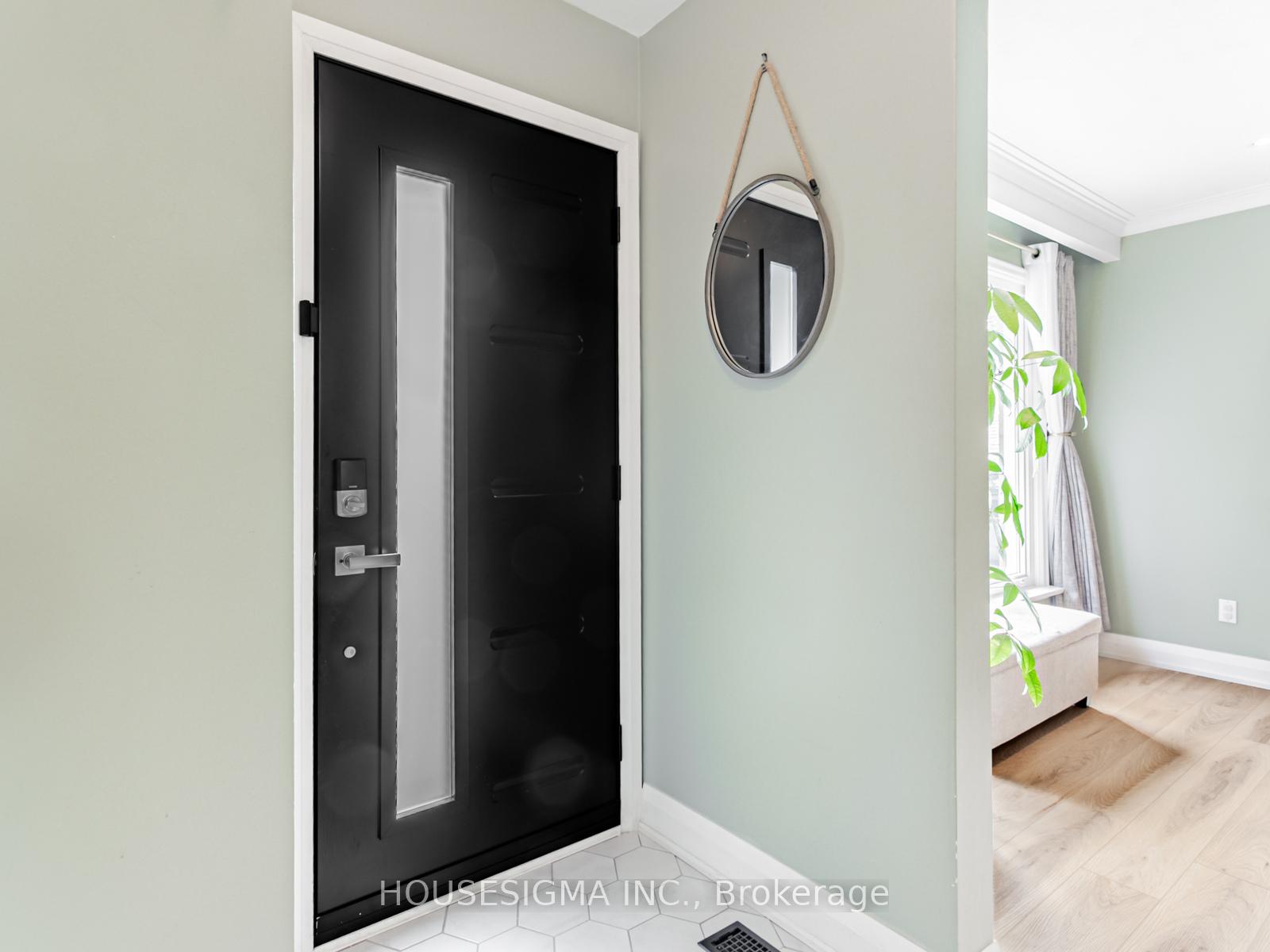 Photo 3 of 72 Ludstone Drive, Etobicoke, Willowridge-Martingrove-Richview — HOMEH