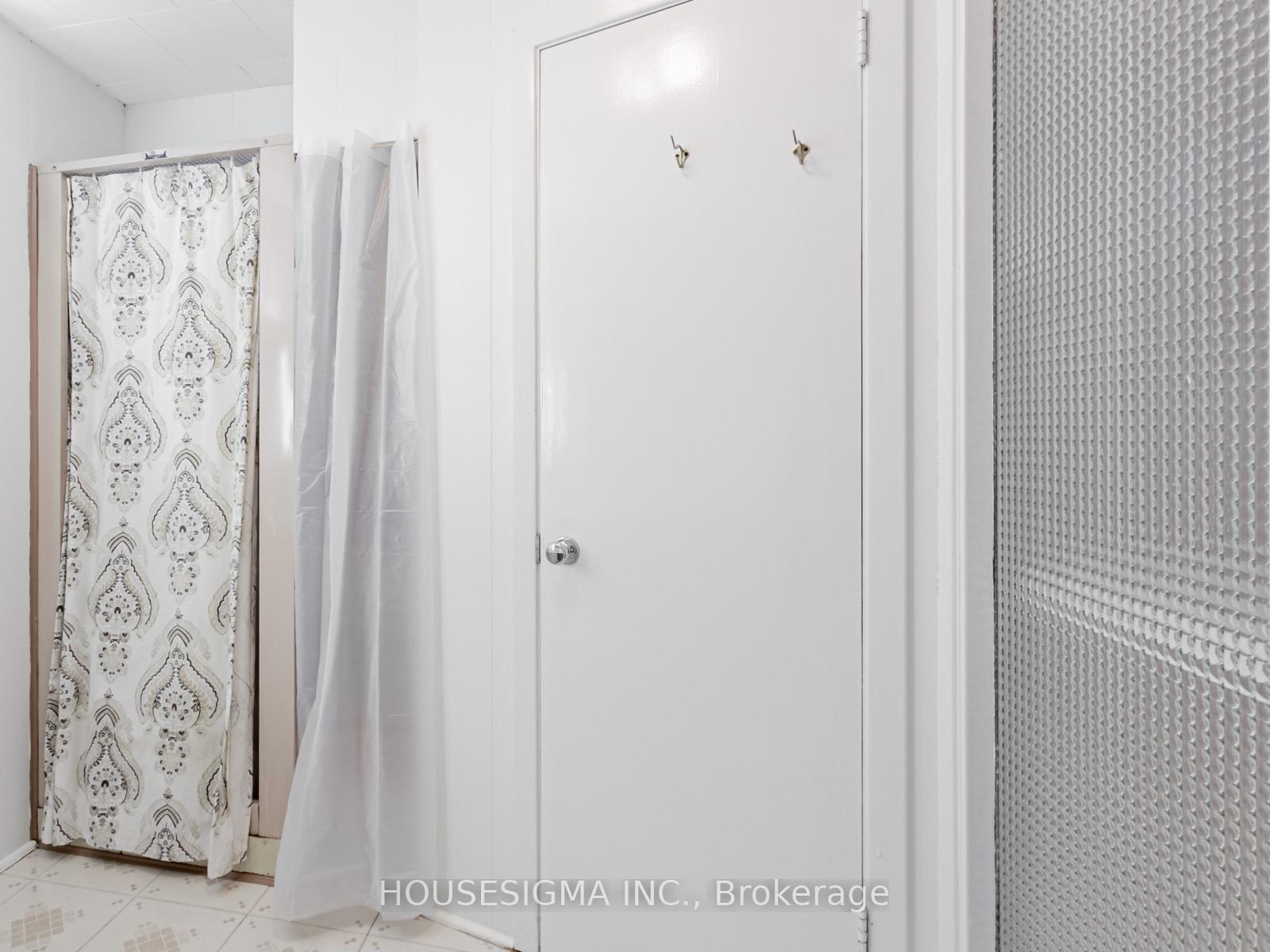 Photo 28 of 72 Ludstone Drive, Etobicoke, Willowridge-Martingrove-Richview — HOMEH