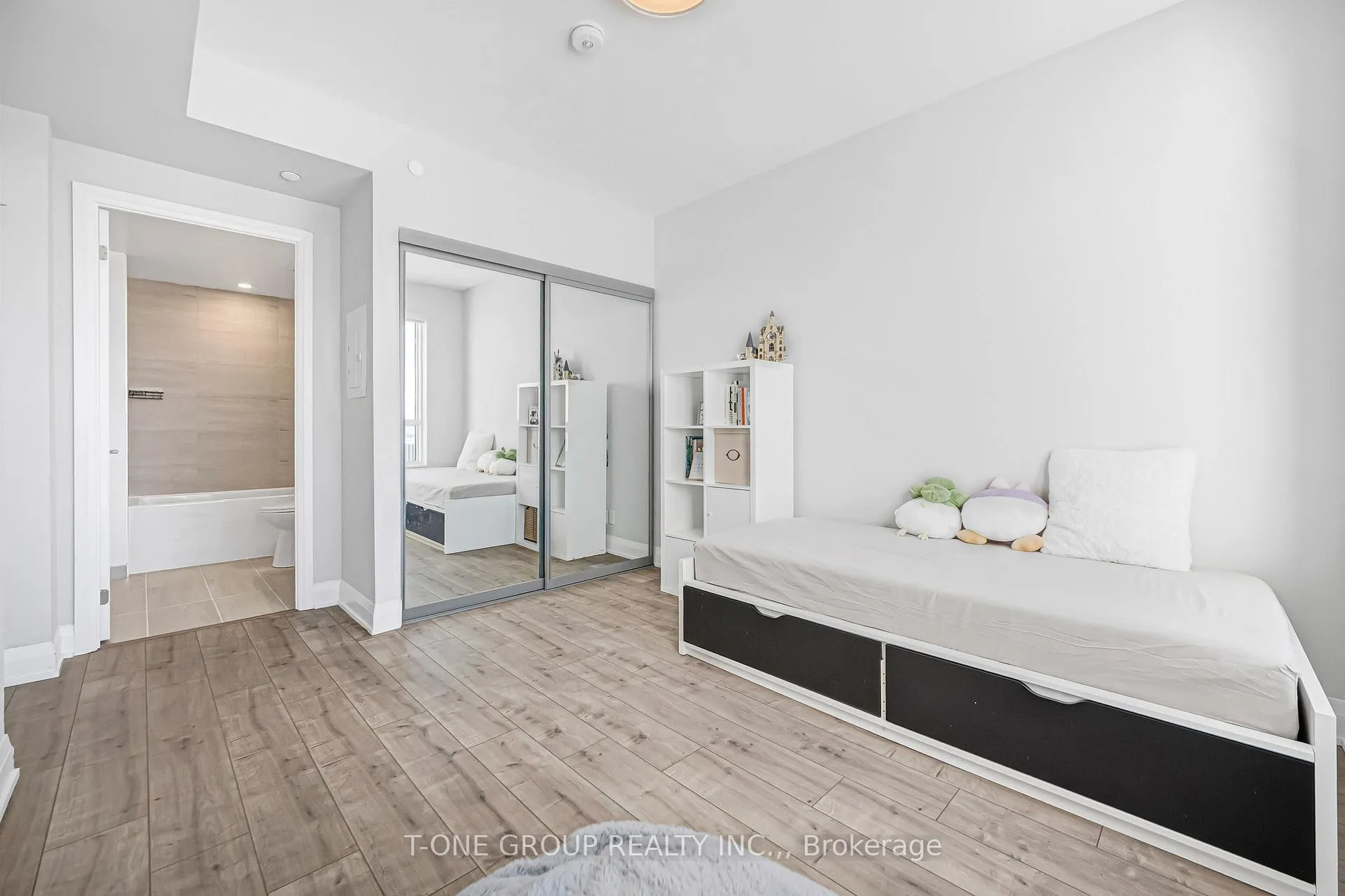 Photo 23 of Unit 3006, 18 Water Walk Drive, Markham, Unionville — HOMEH