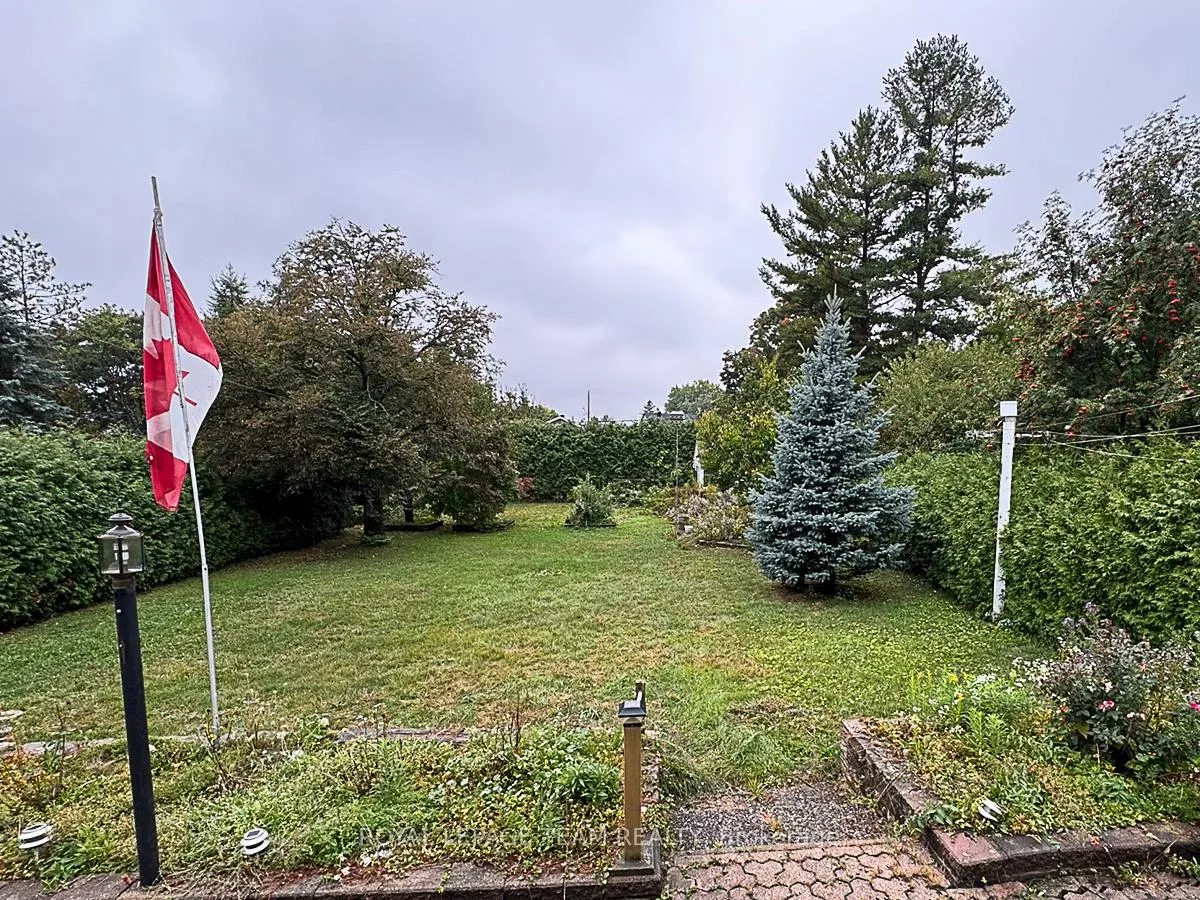 Photo 9 of 70 Crownhill Street, Ottawa, Cardinal Heights — HOMEH