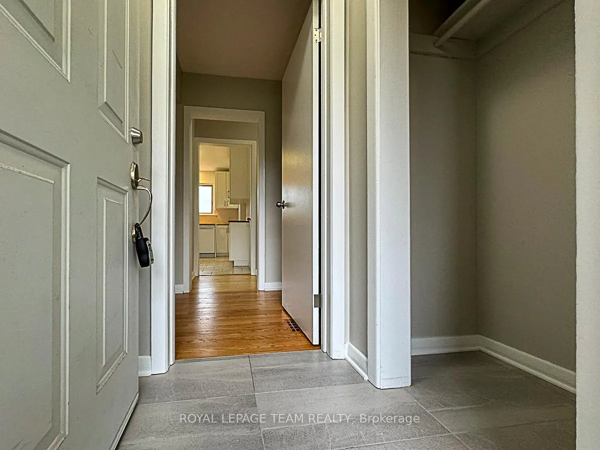 Photo 17 of 70 Crownhill Street, Ottawa, Cardinal Heights — HOMEH