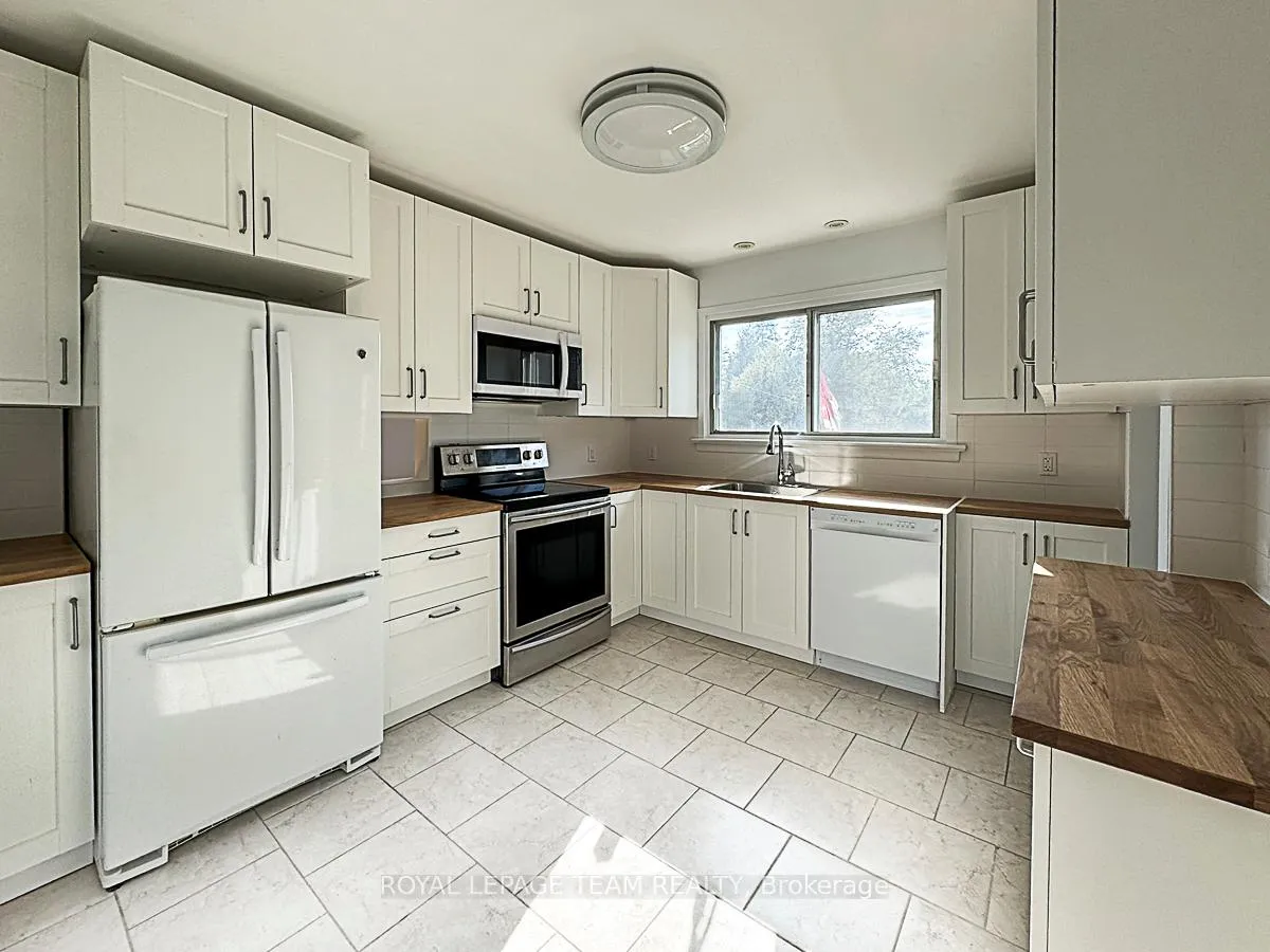 Photo 32 of 70 Crownhill Street, Ottawa, Cardinal Heights — HOMEH
