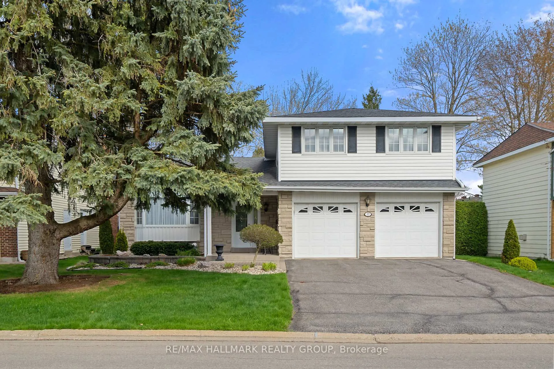 Photo 3 of 37 Wedgewood Crescent, Ottawa, Blackburn Hamlet — HOMEH