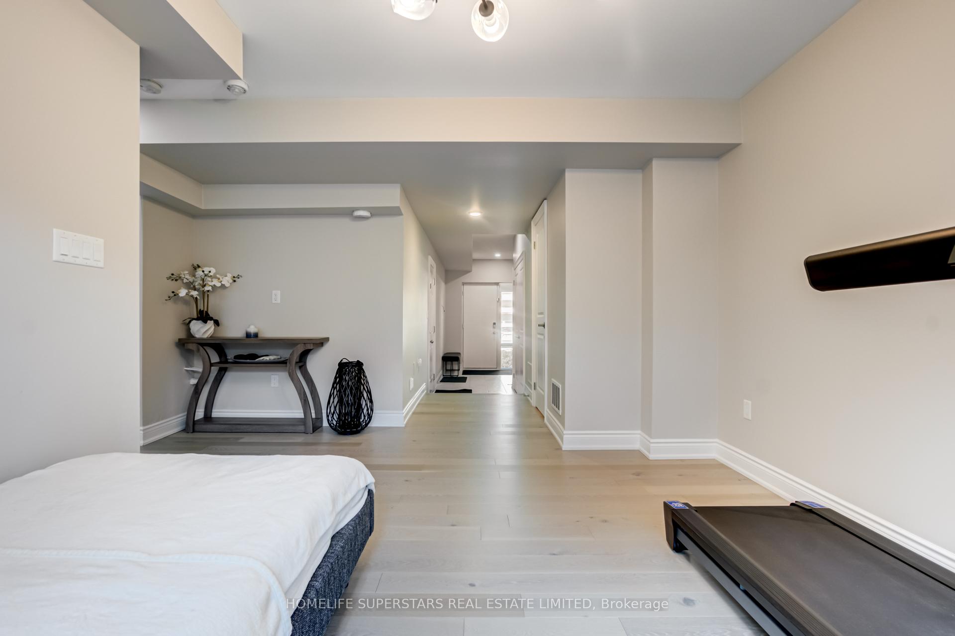 Photo 4 of 29 Pony Farm Drive, Etobicoke, Willowridge-Martingrove-Richview — HOMEH