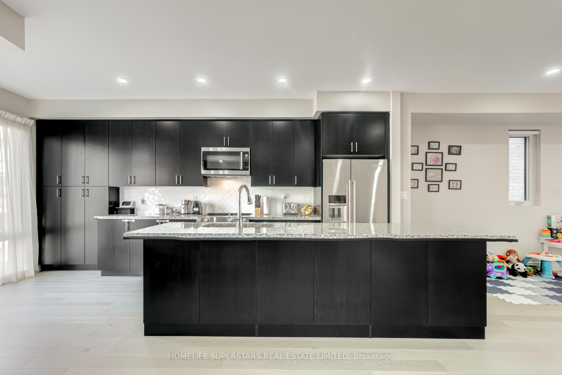 Photo 9 of 29 Pony Farm Drive, Etobicoke, Willowridge-Martingrove-Richview — HOMEH